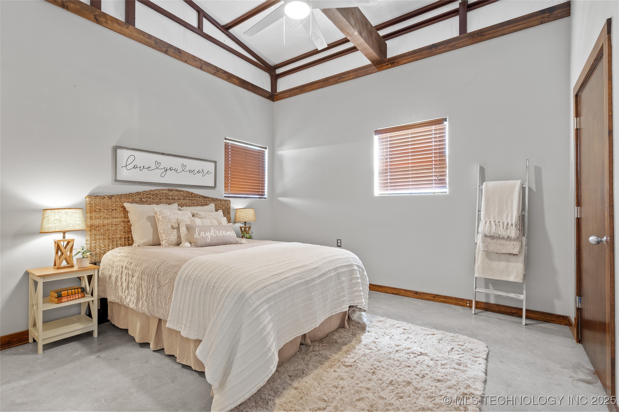 4480 Memorial Road Property Photo 4