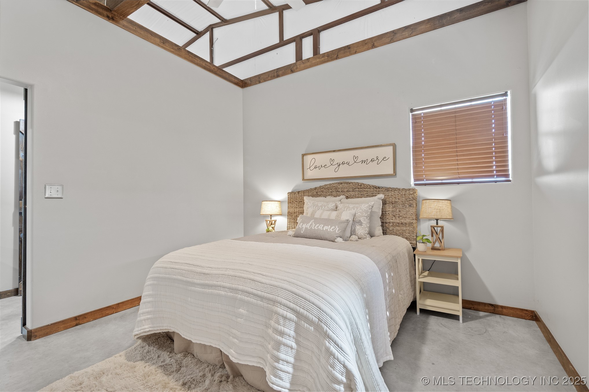 4480 Memorial Road Property Photo 5