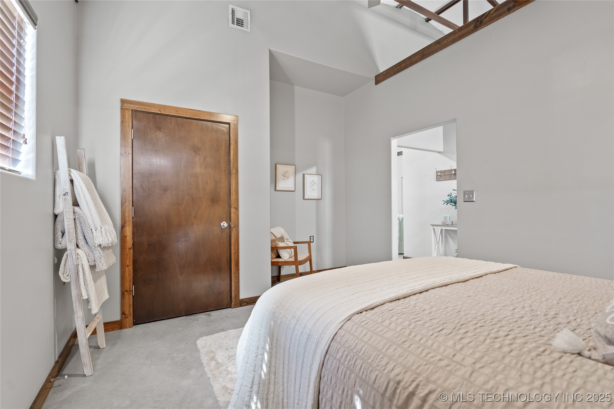 4480 Memorial Road Property Photo 6