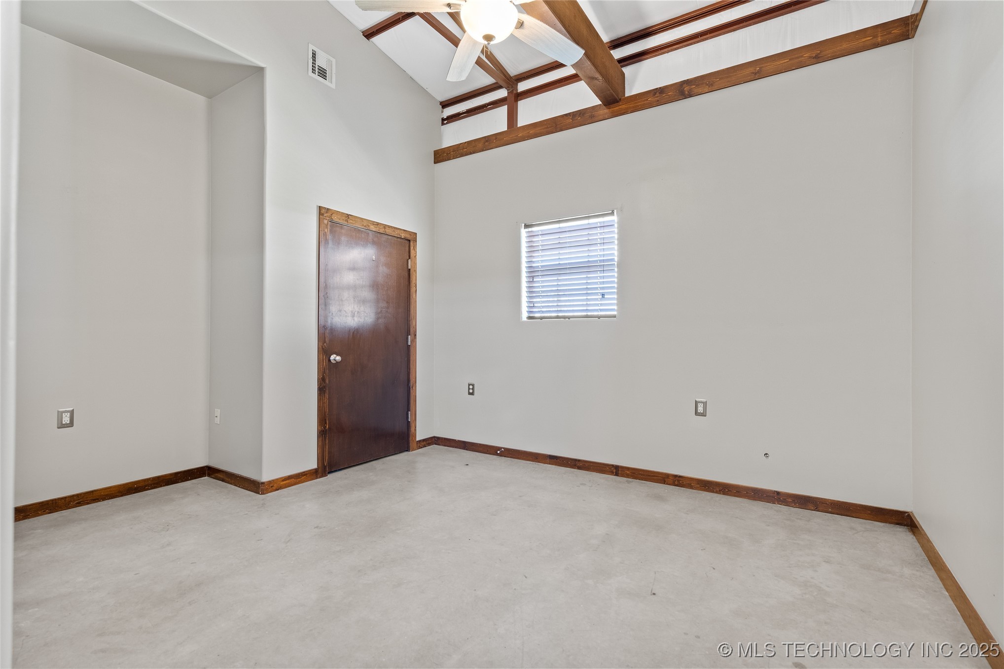 4480 Memorial Road Property Photo 7