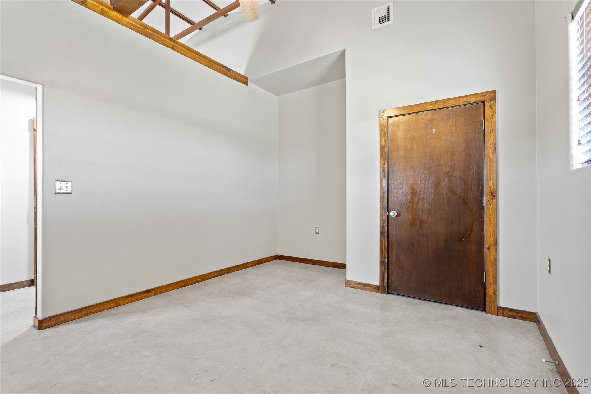 4480 Memorial Road Property Photo 8
