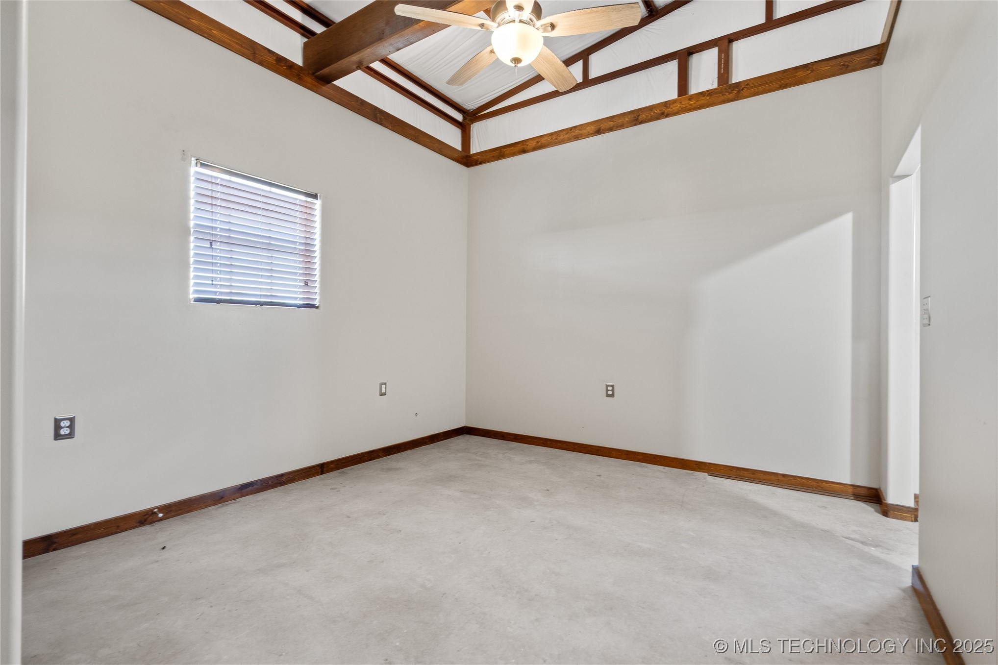 4480 Memorial Road Property Photo 9