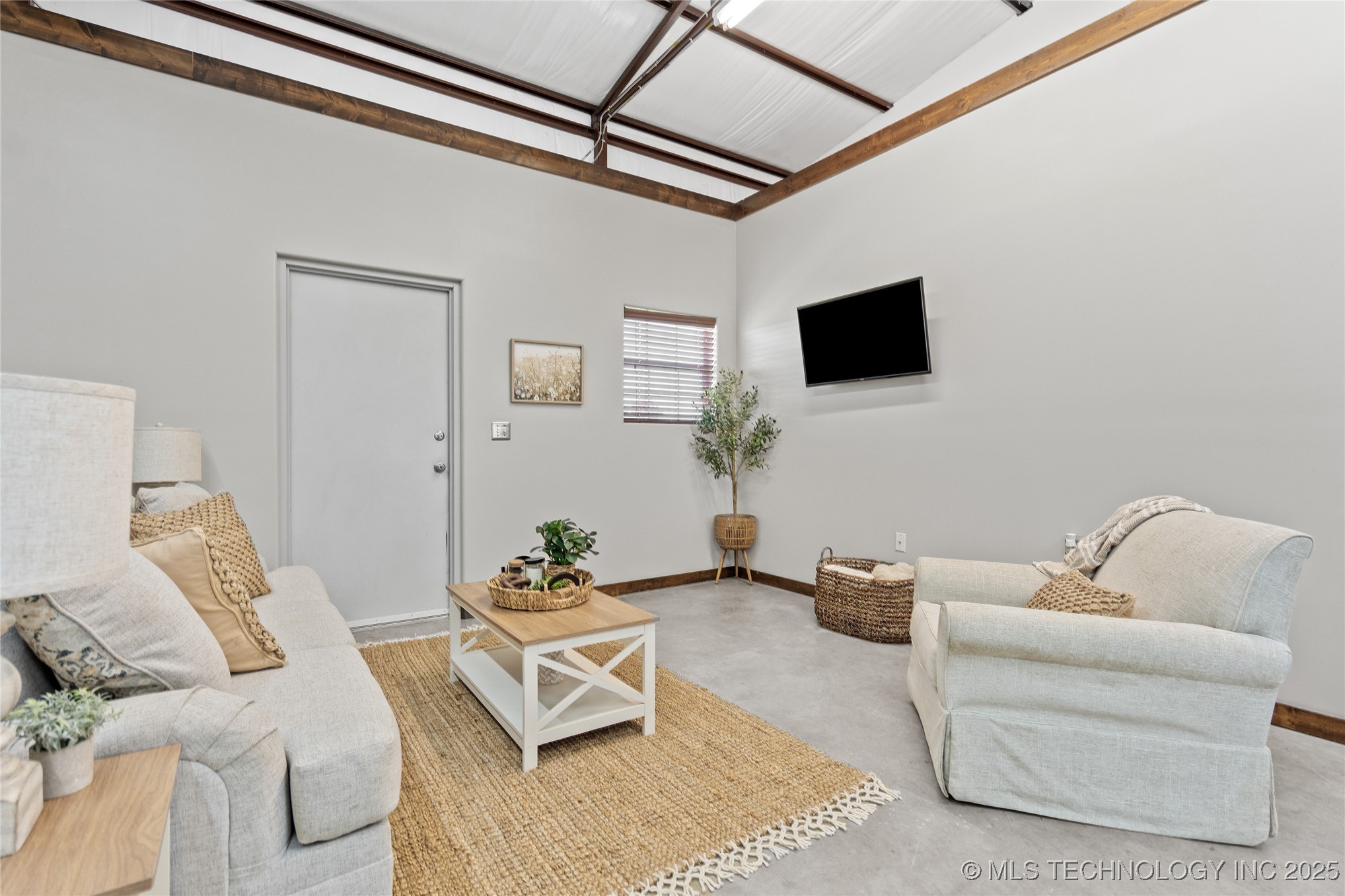 4480 Memorial Road Property Photo 11