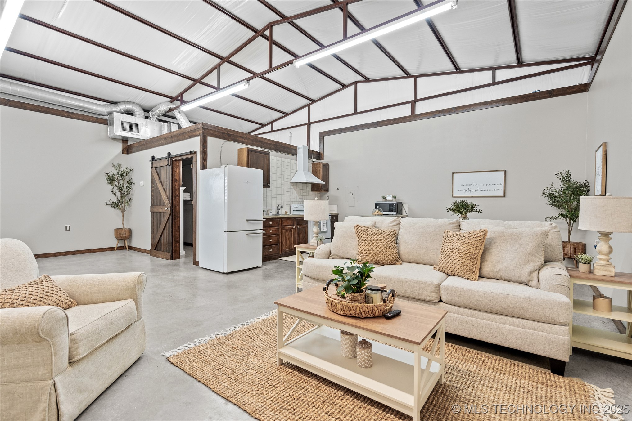 4480 Memorial Road Property Photo 13