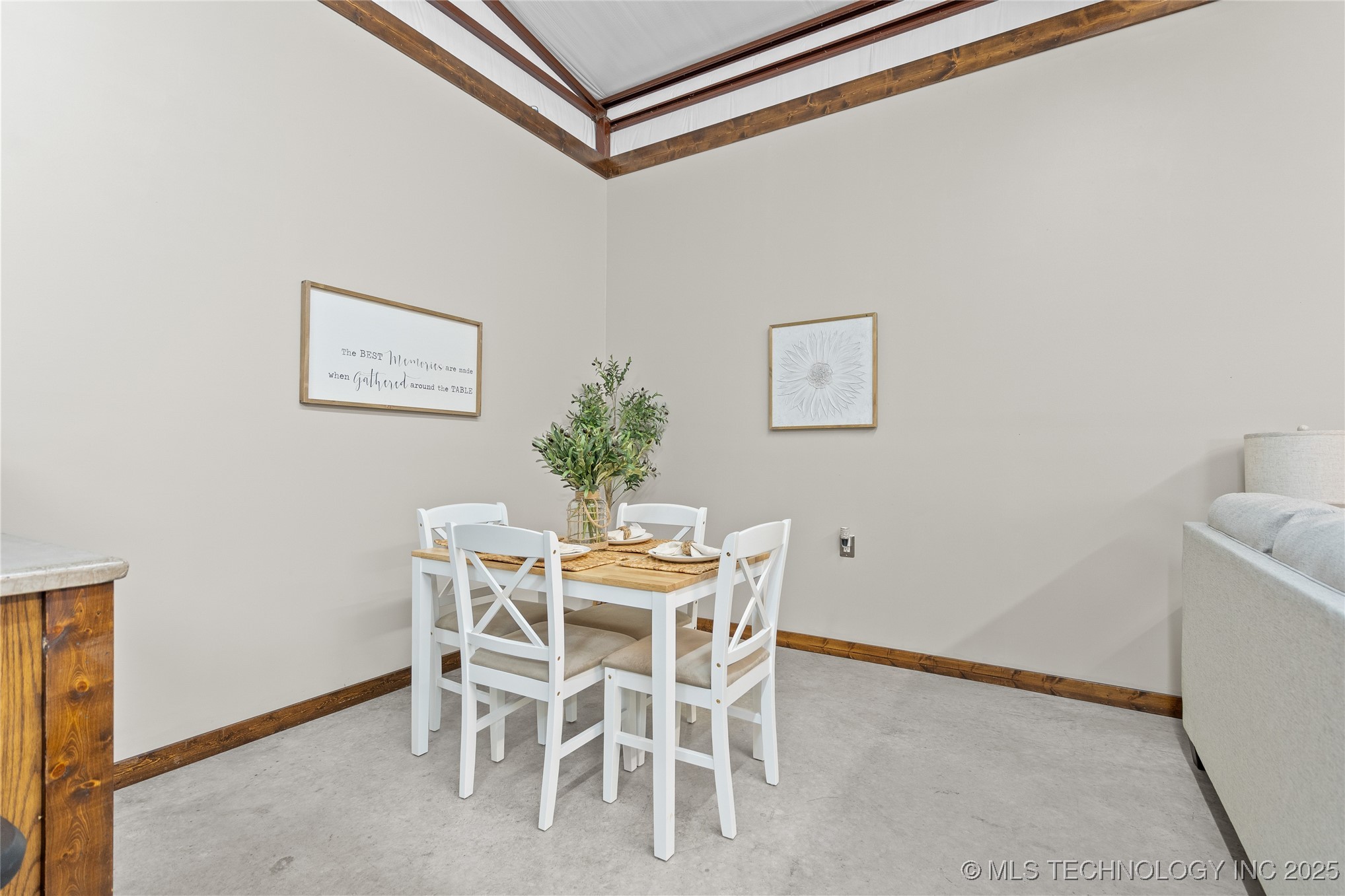 4480 Memorial Road Property Photo 16