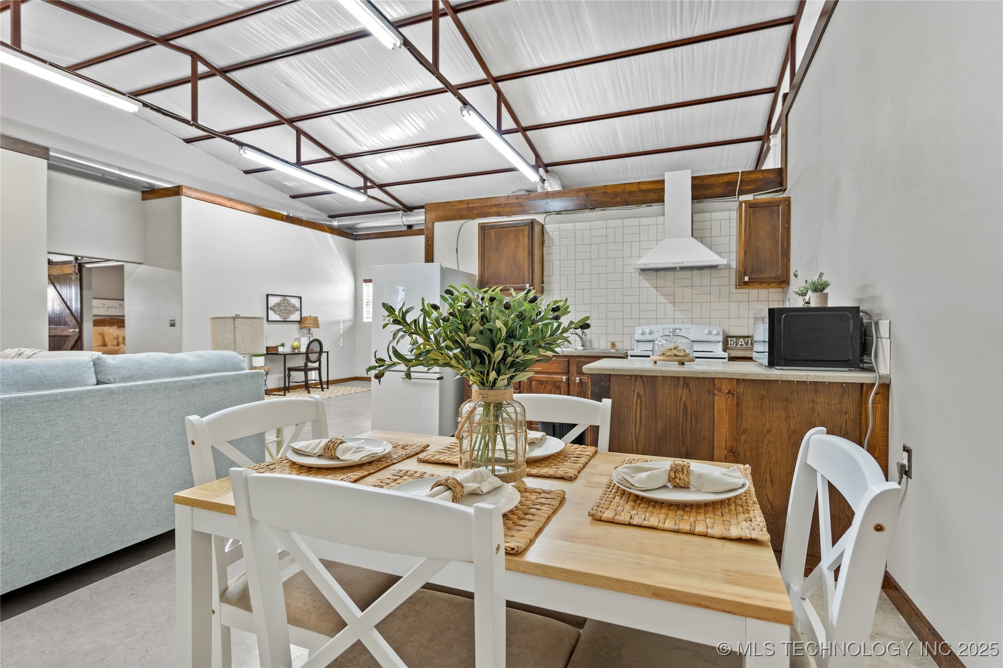 4480 Memorial Road Property Photo 17