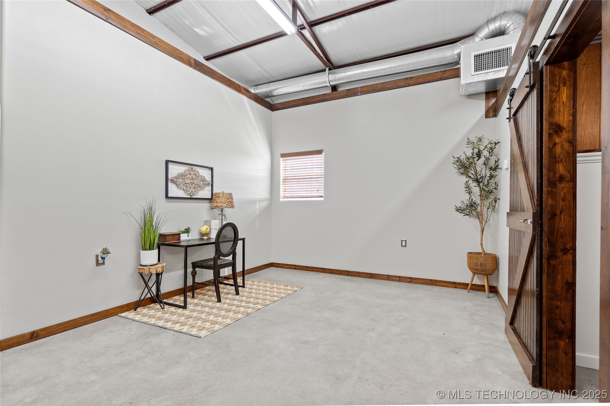 4480 Memorial Road Property Photo 18