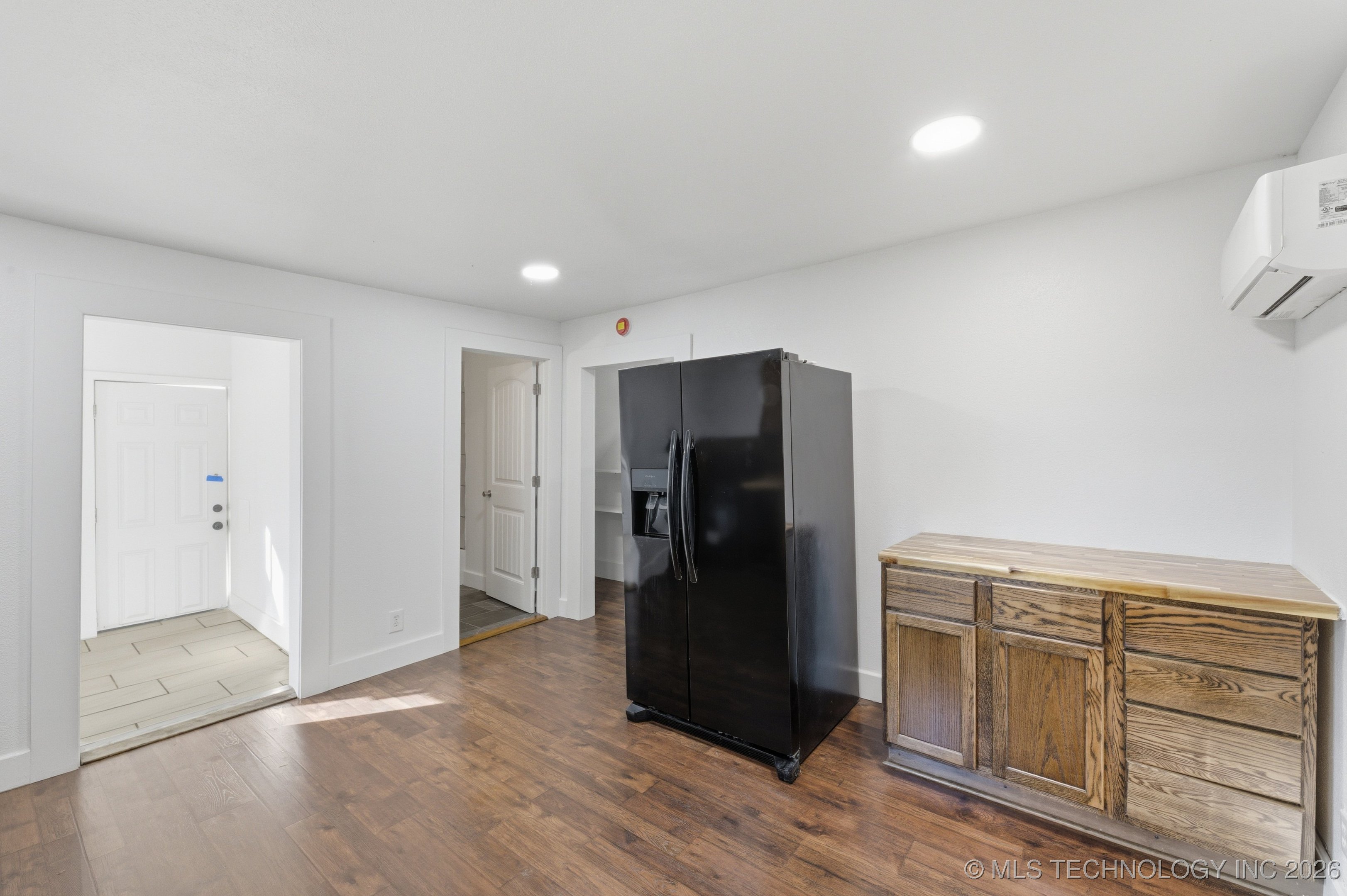 611 N Division Street Property Photo 7