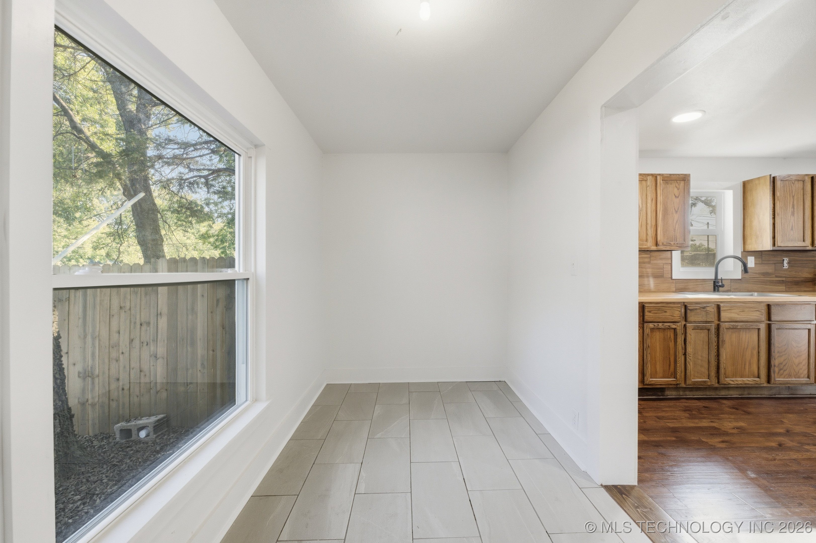 611 N Division Street Property Photo 10