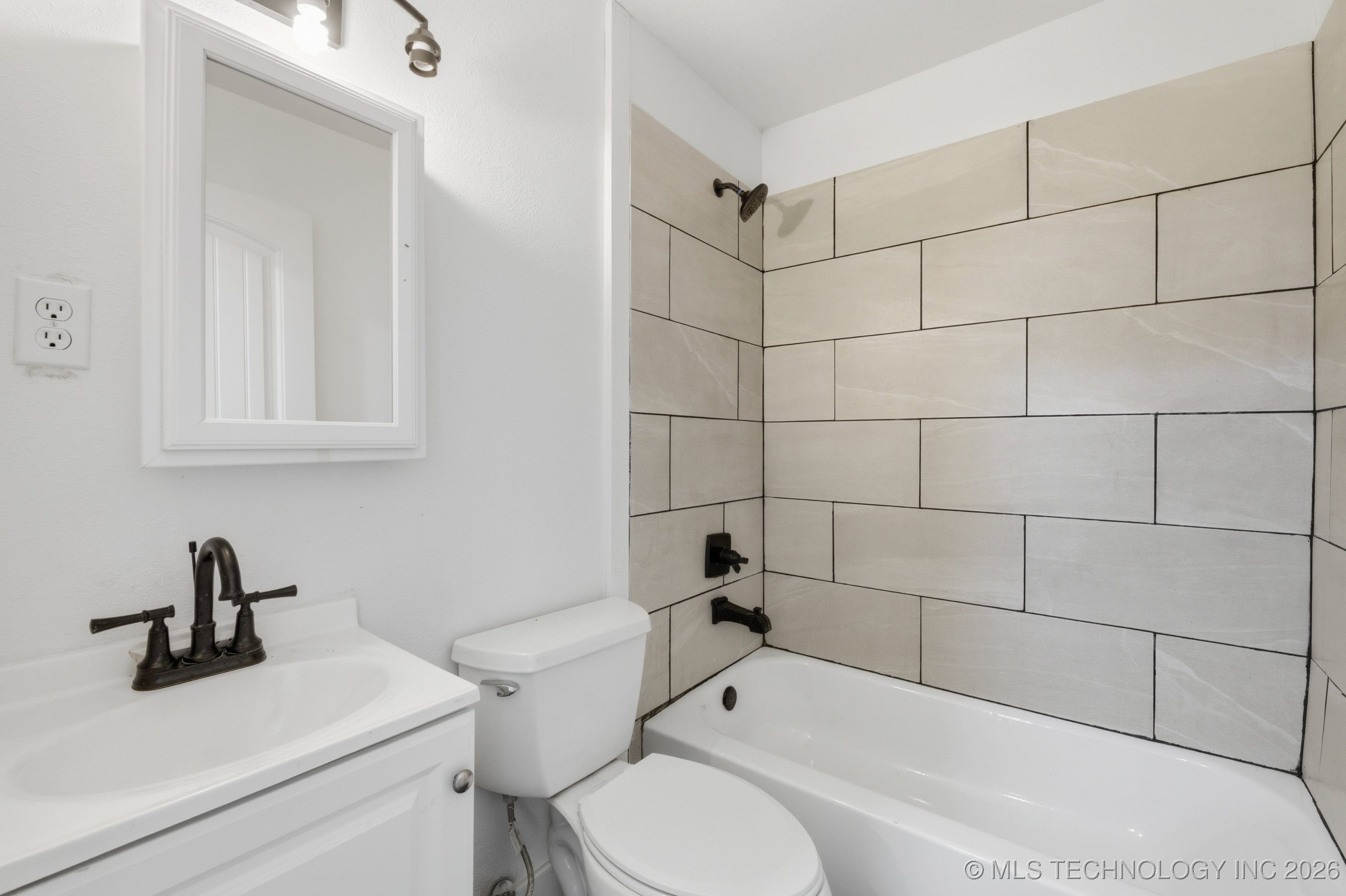 611 N Division Street Property Photo 12