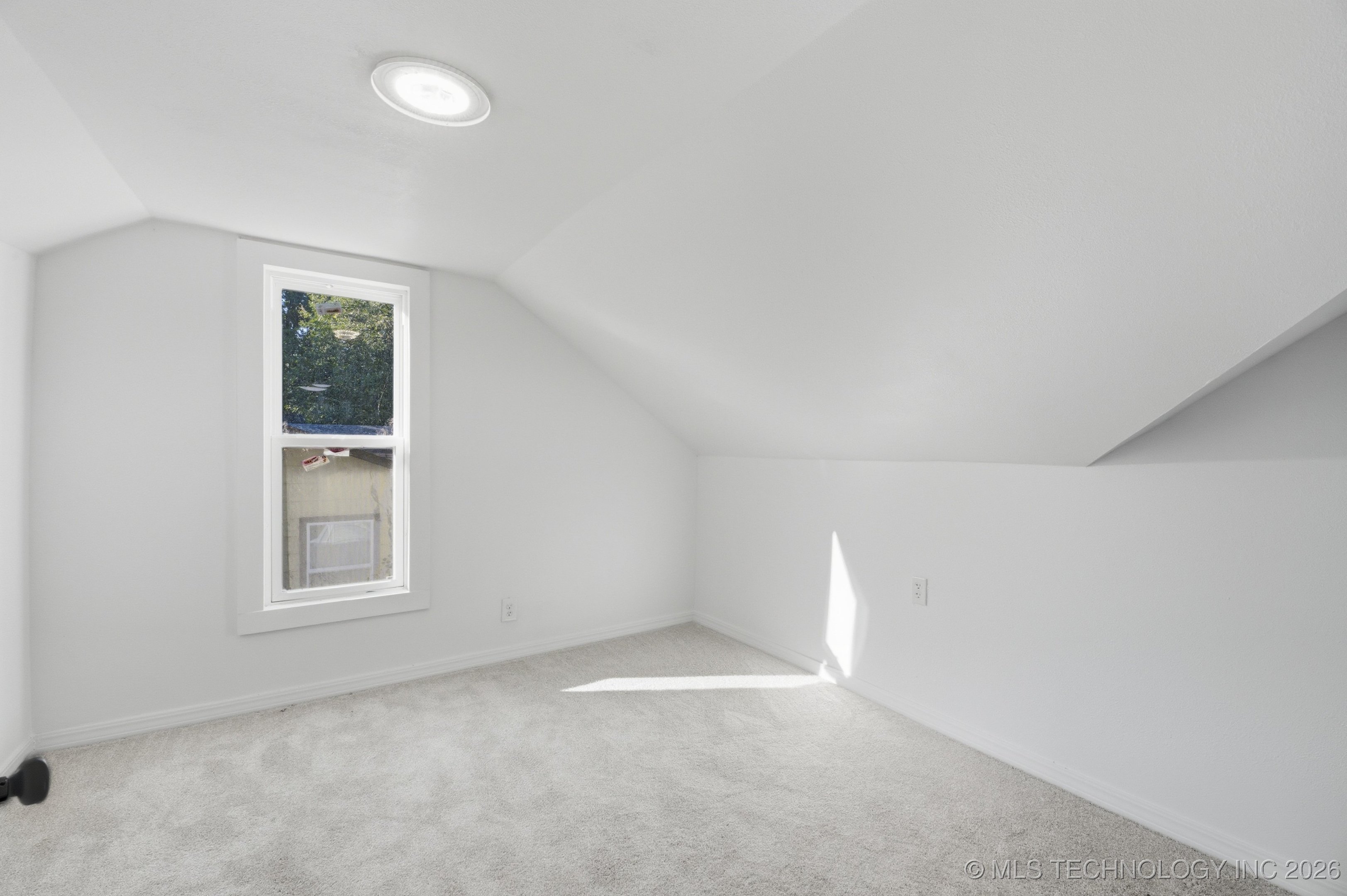 611 N Division Street Property Photo 13