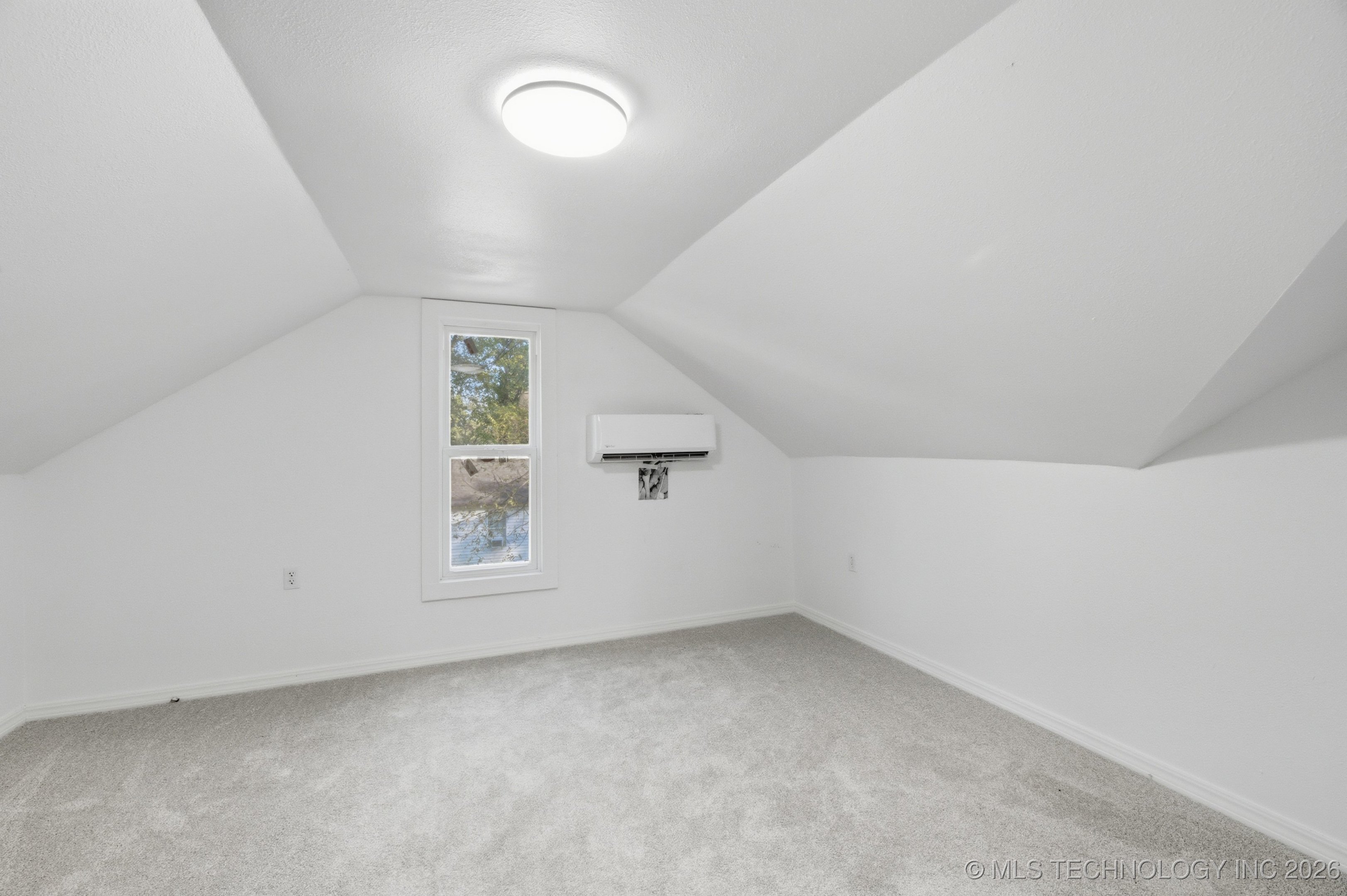 611 N Division Street Property Photo 14