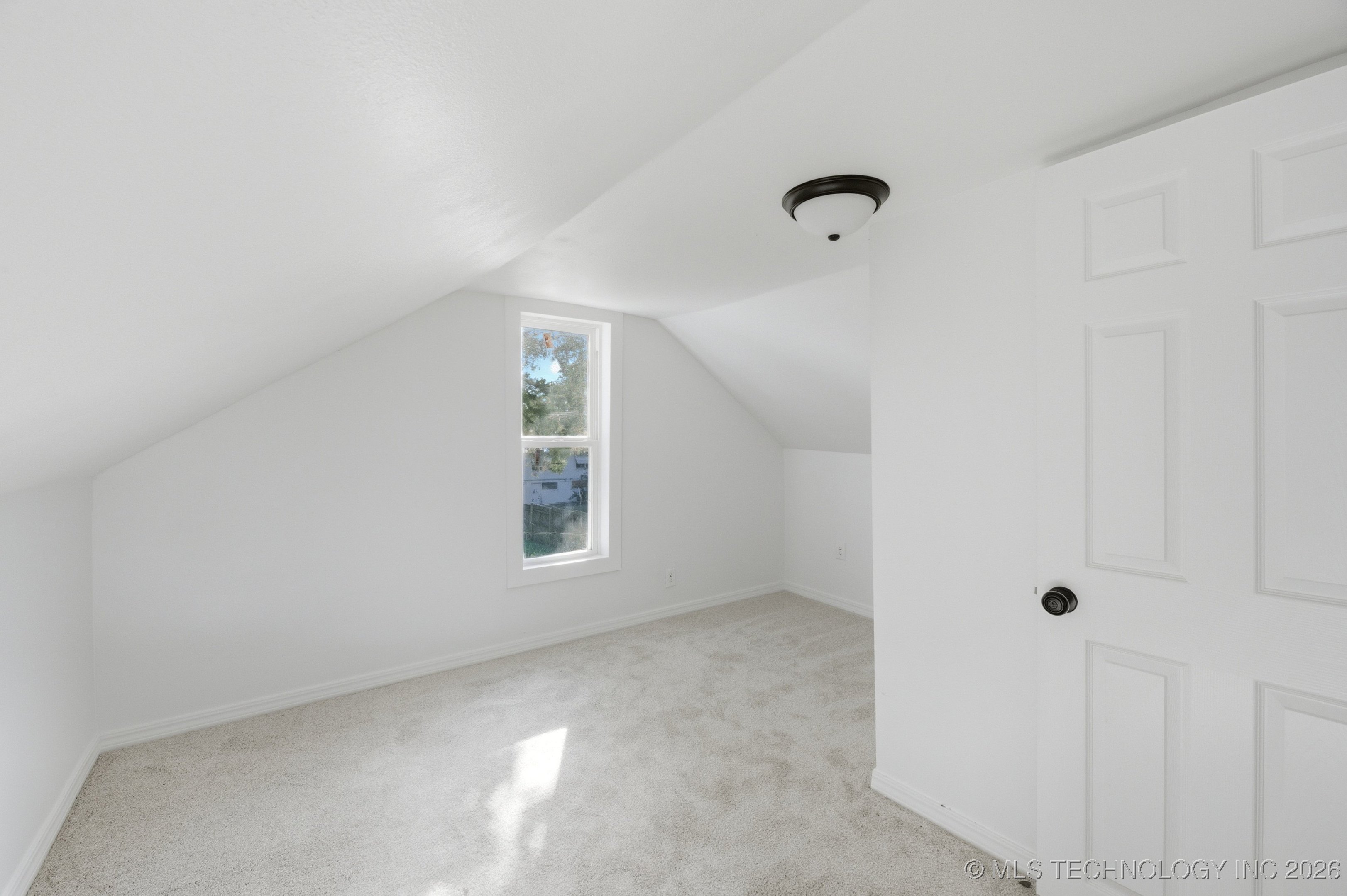 611 N Division Street Property Photo 16