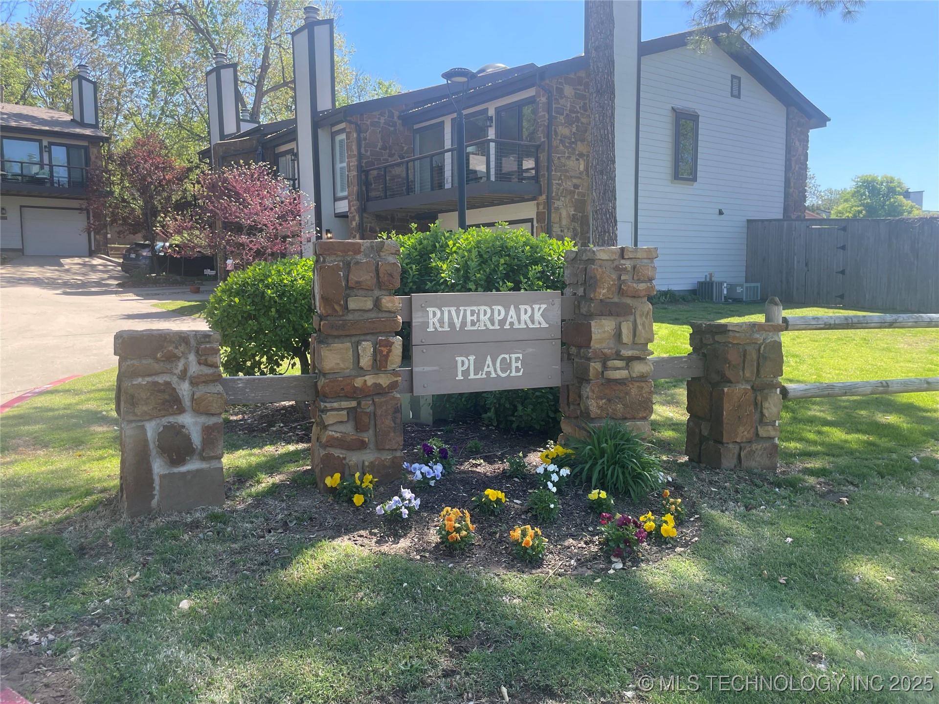 1531 Riverside Drive 1531 Property Photo 3