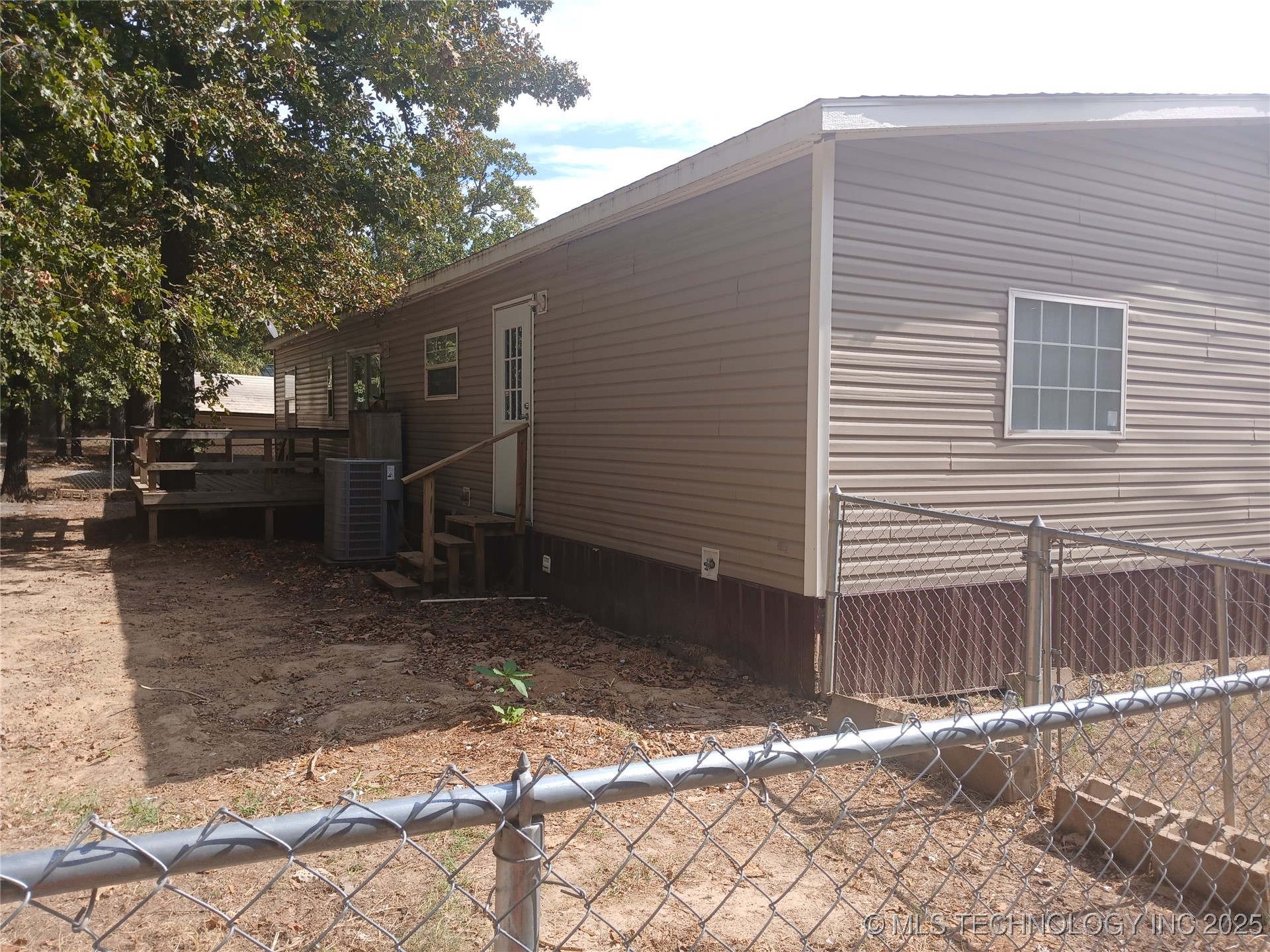 705 Country Club Street 2 Property Photo 23