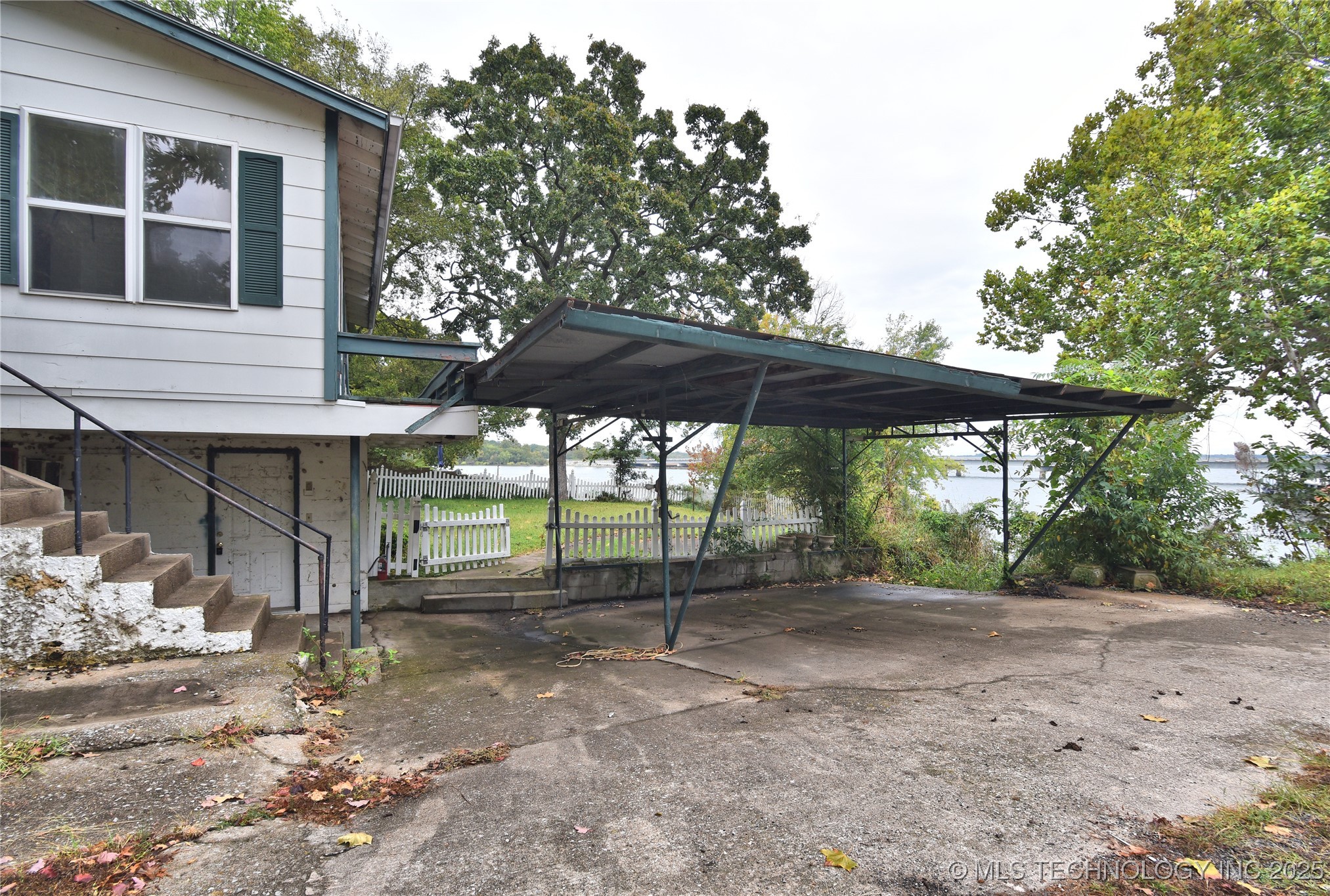 145 Skyline Property Photo 3