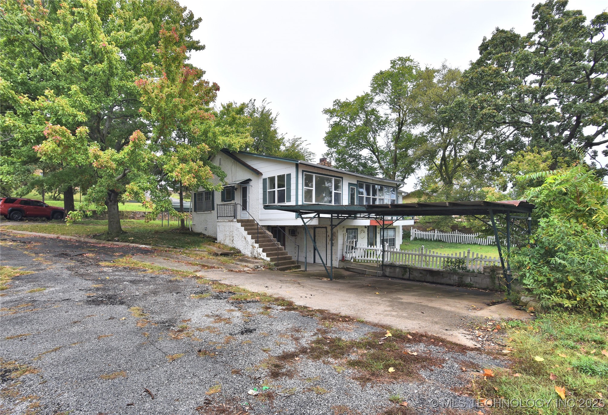 145 Skyline Property Photo 4