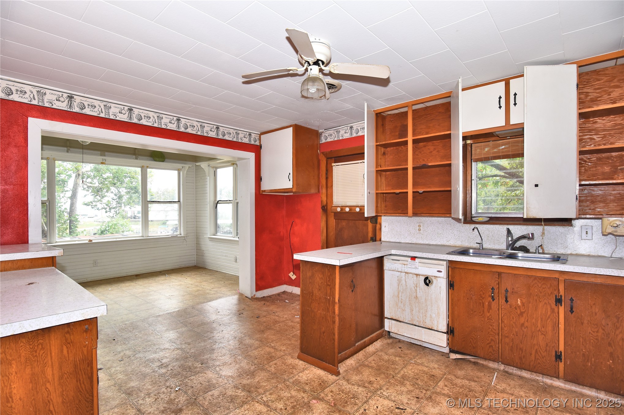 145 Skyline Property Photo 6