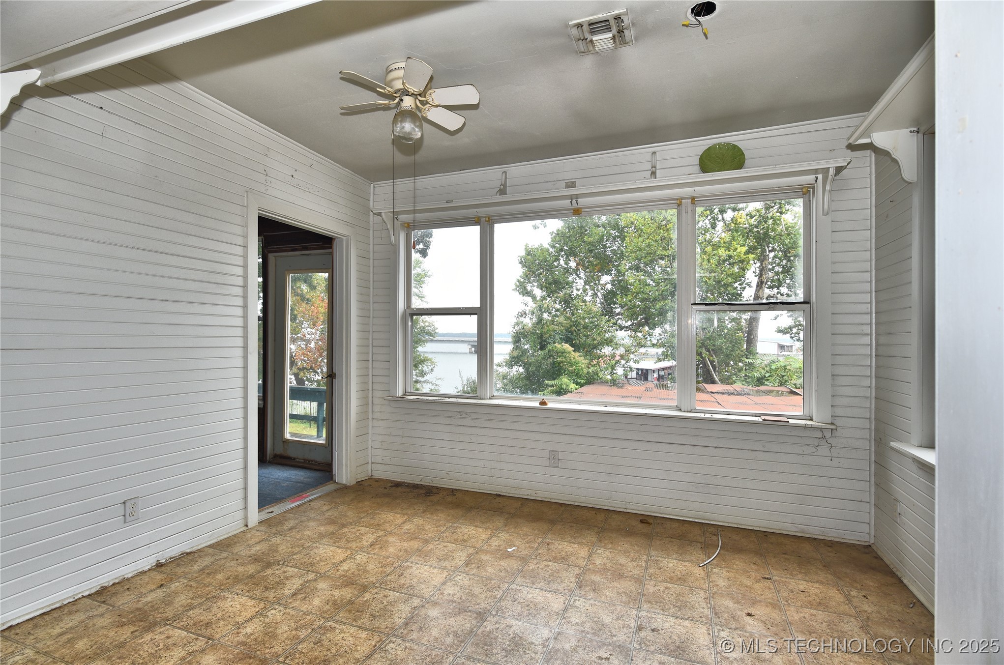 145 Skyline Property Photo 8