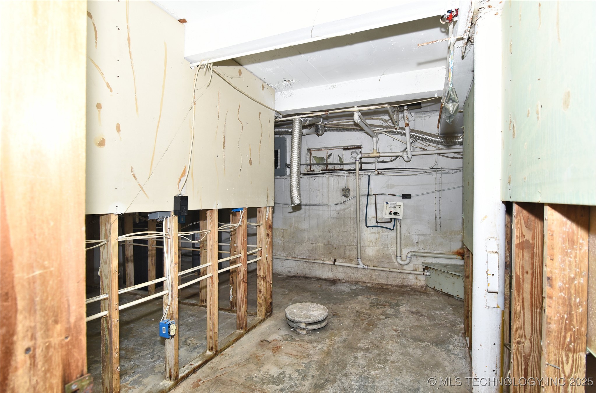 145 Skyline Property Photo 16