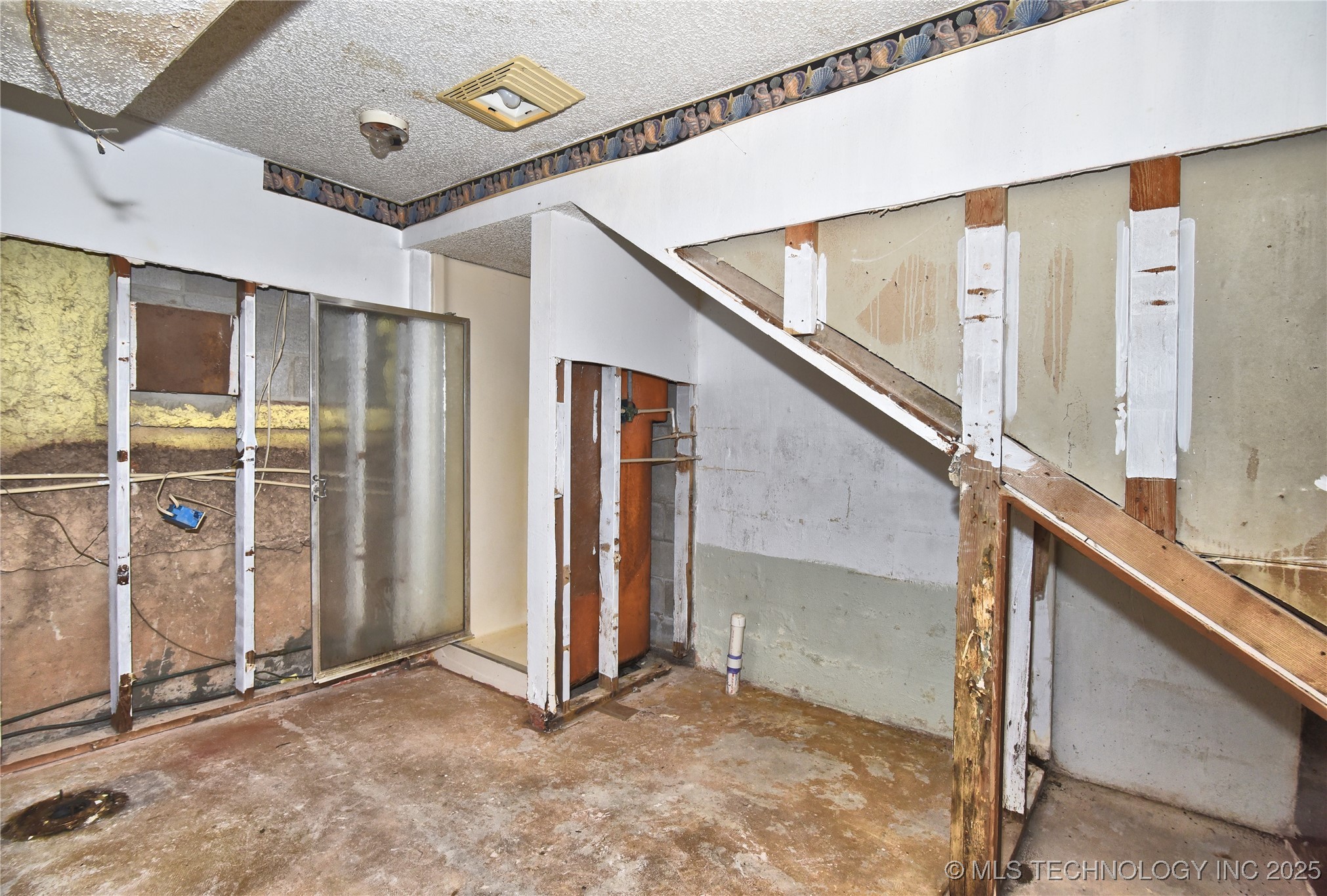 145 Skyline Property Photo 21