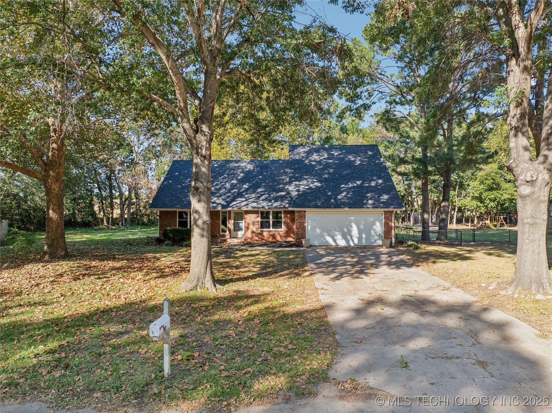 6136 S 219th East Avenue Property Photo 2