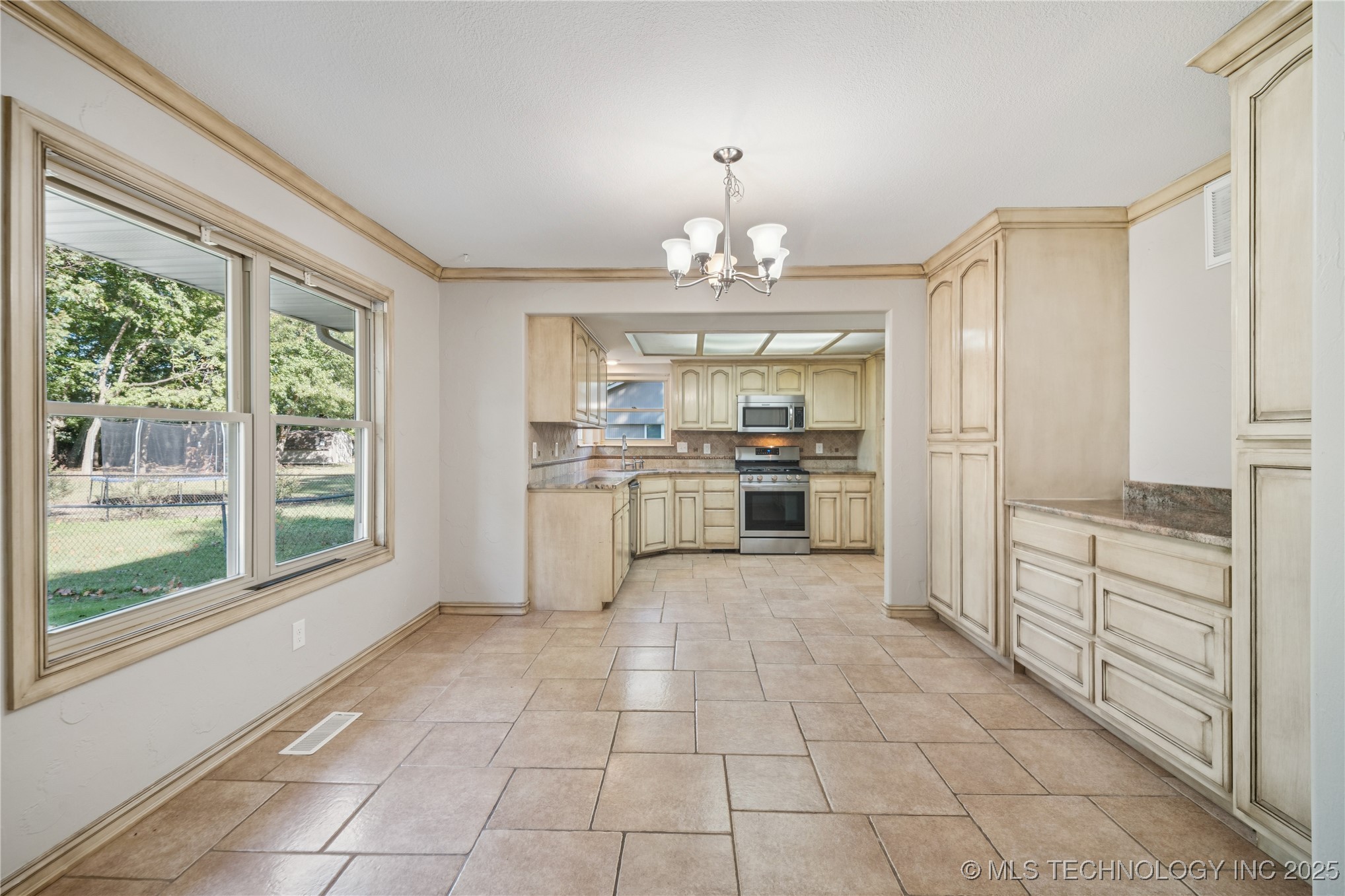 6136 S 219th East Avenue Property Photo 11