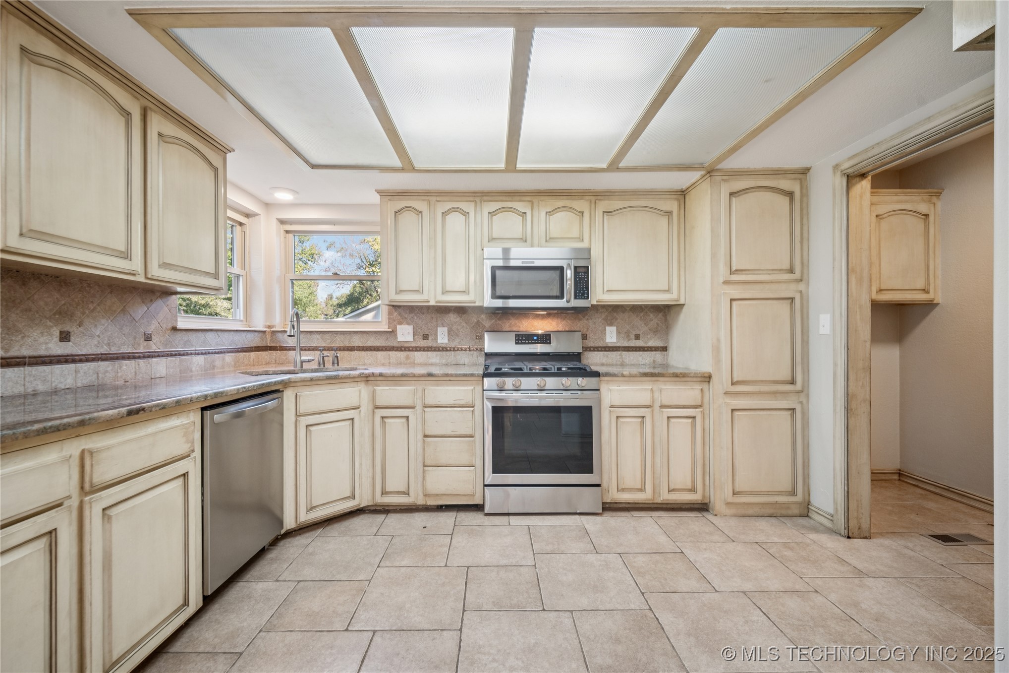 6136 S 219th East Avenue Property Photo 13