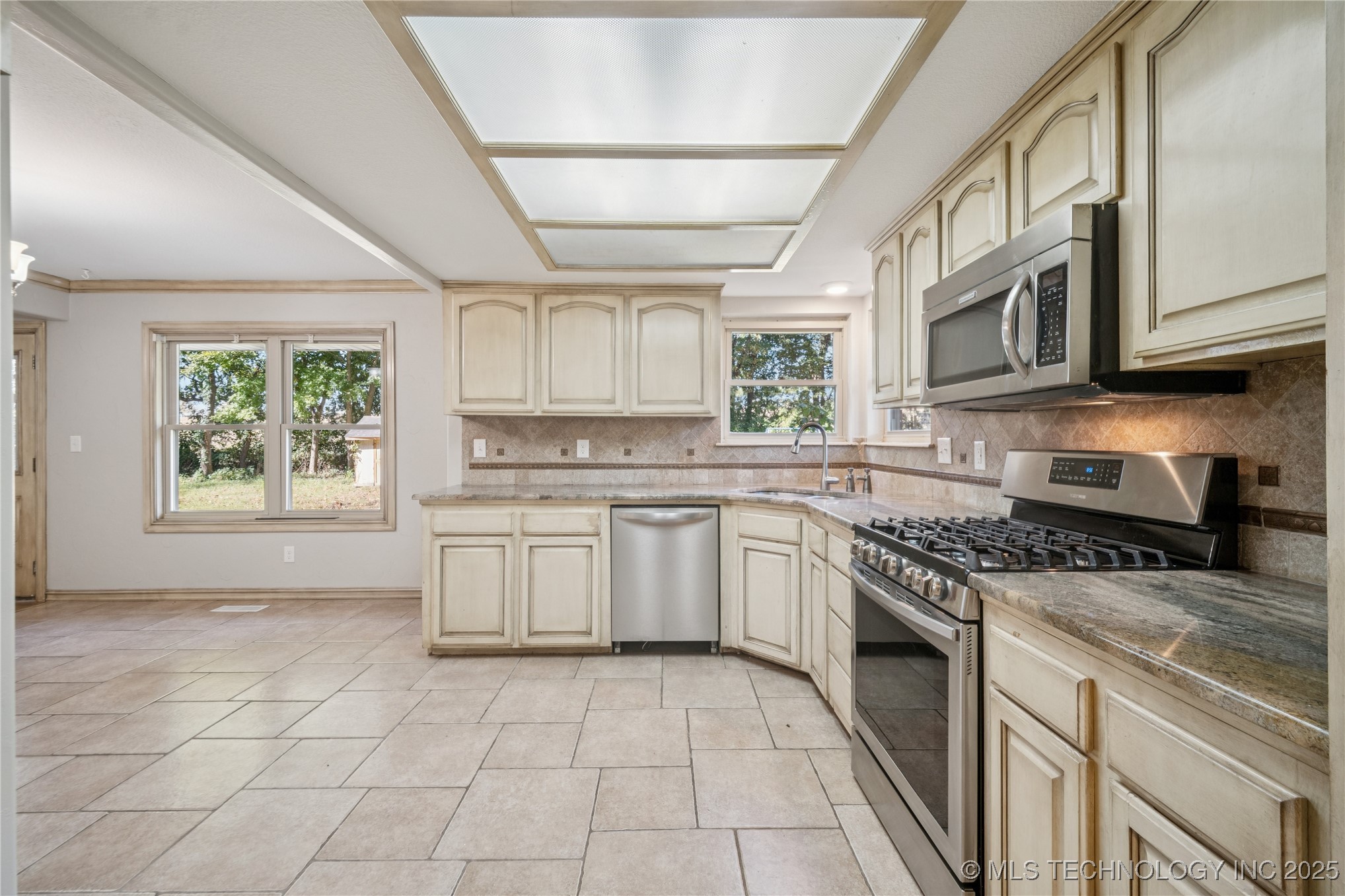 6136 S 219th East Avenue Property Photo 14