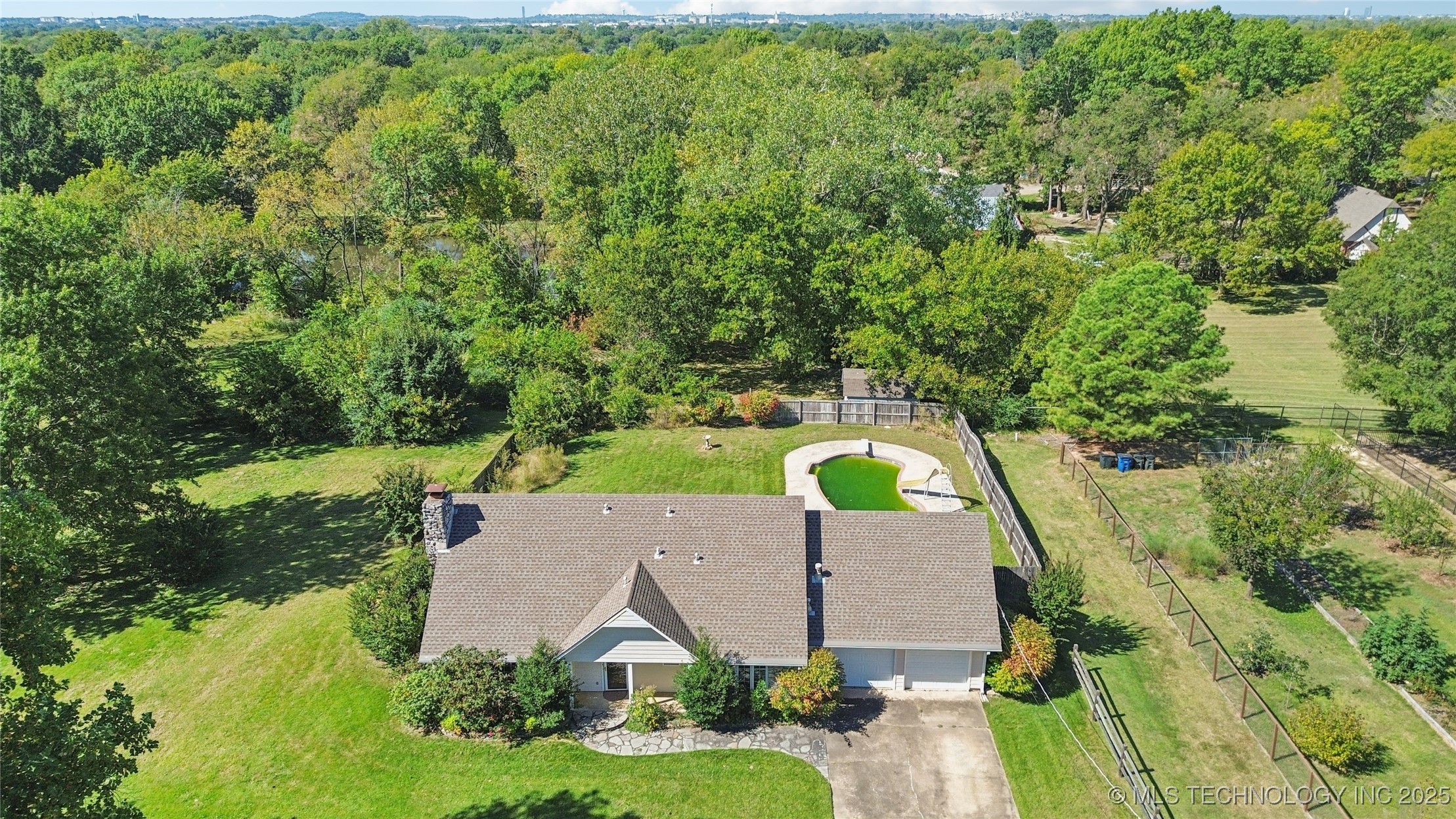 6712 S 136th Avenue E Property Photo 3