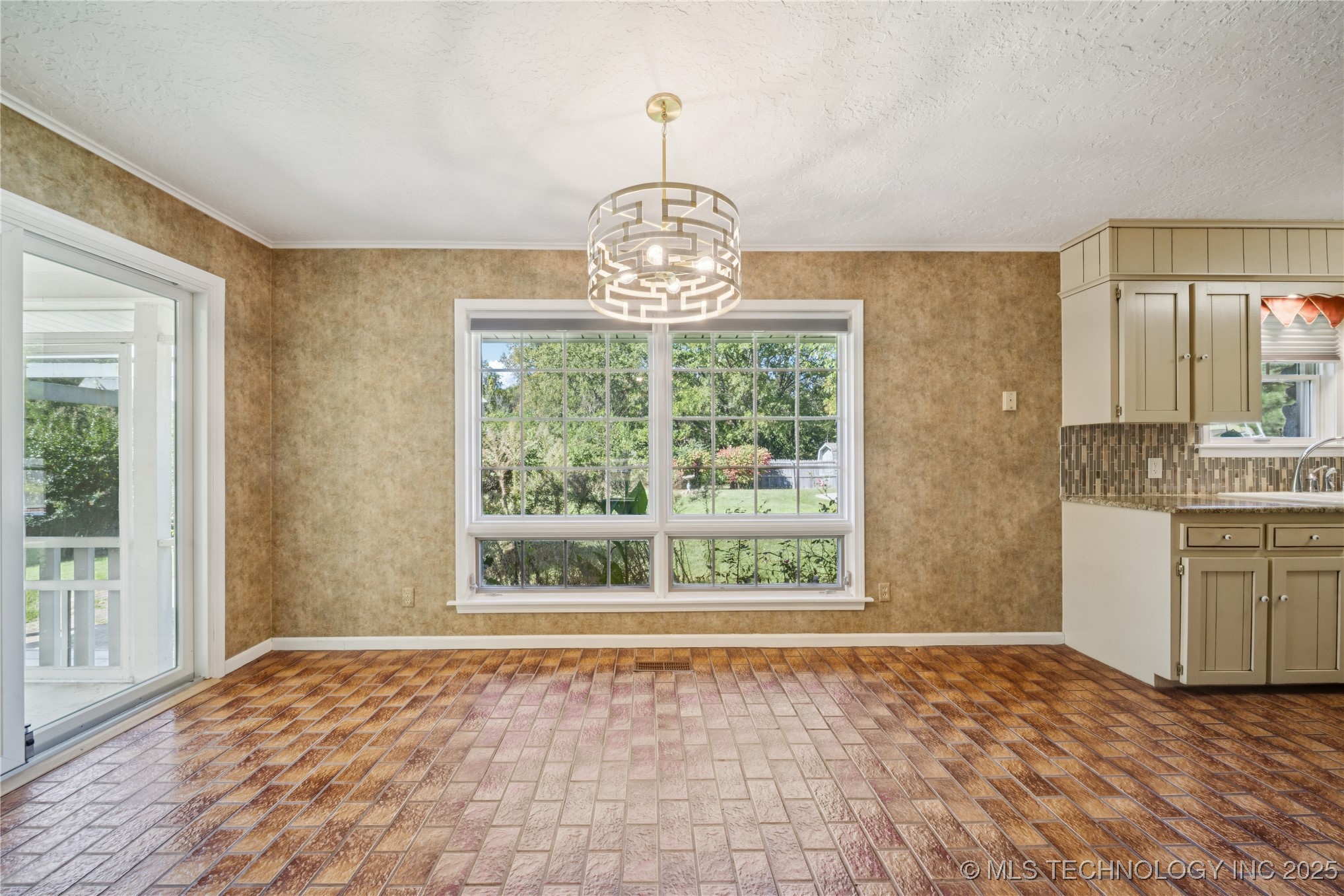 6712 S 136th Avenue E Property Photo 12