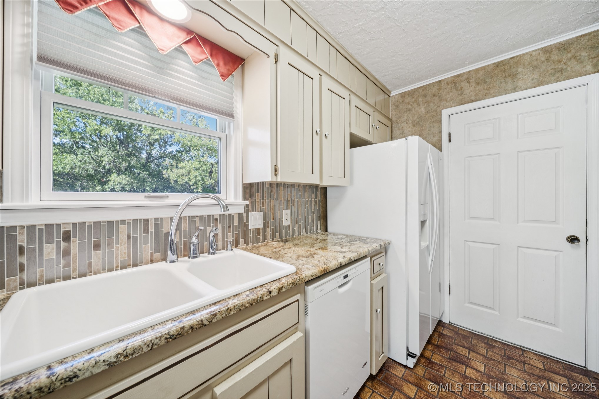 6712 S 136th Avenue E Property Photo 13