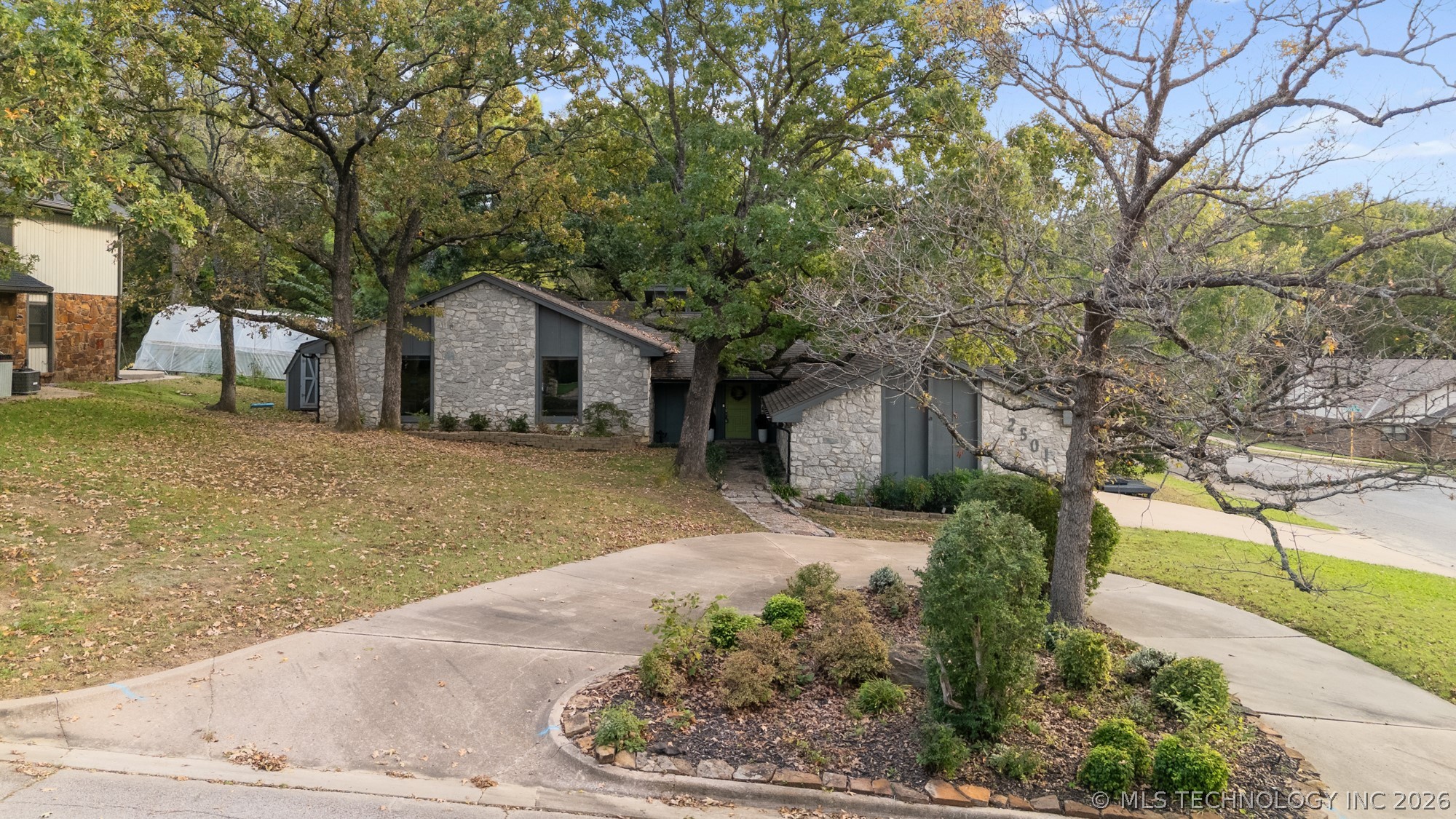 2501 Cherokee Hills Place Property Photo 1