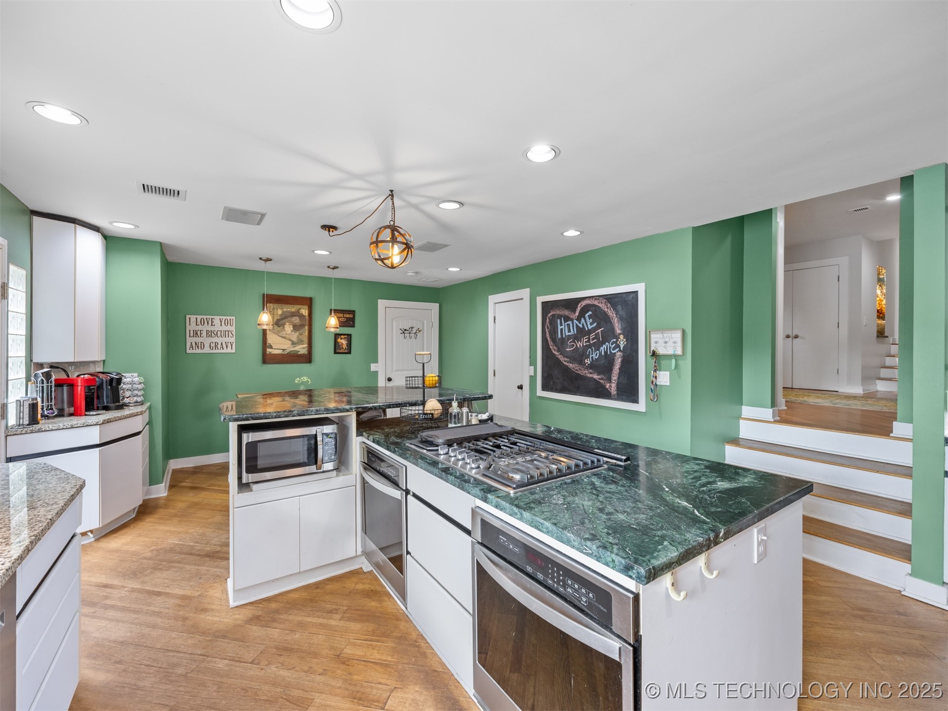 2501 Cherokee Hills Place Property Photo 4