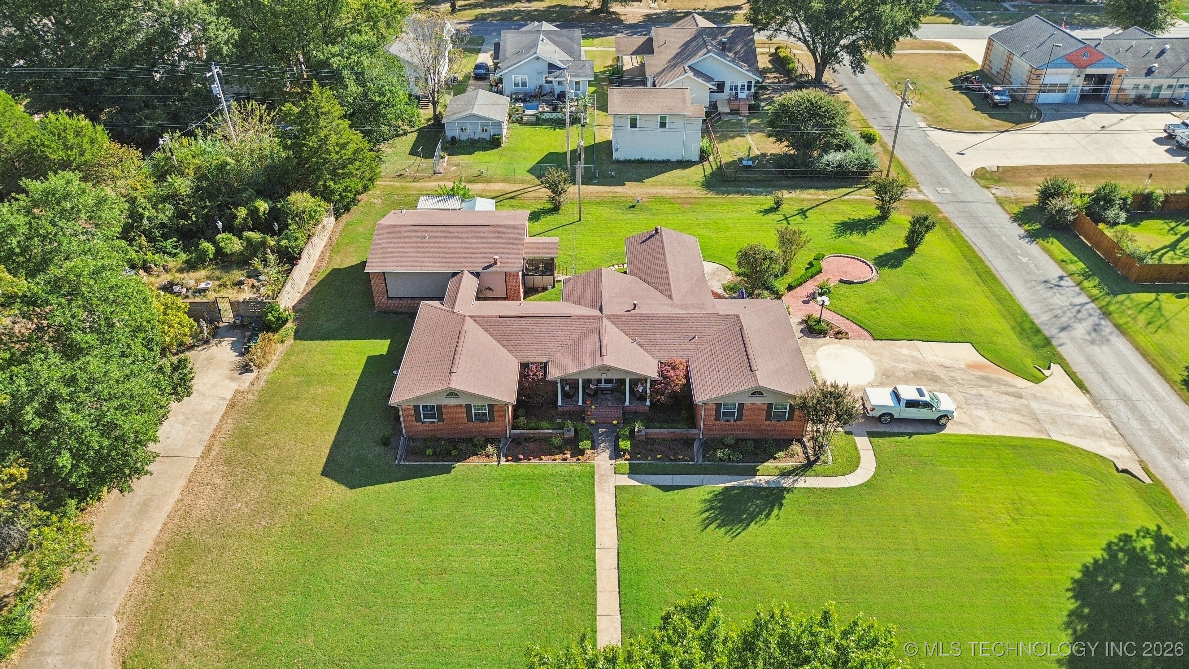 1300 E 7th Street Property Photo 3