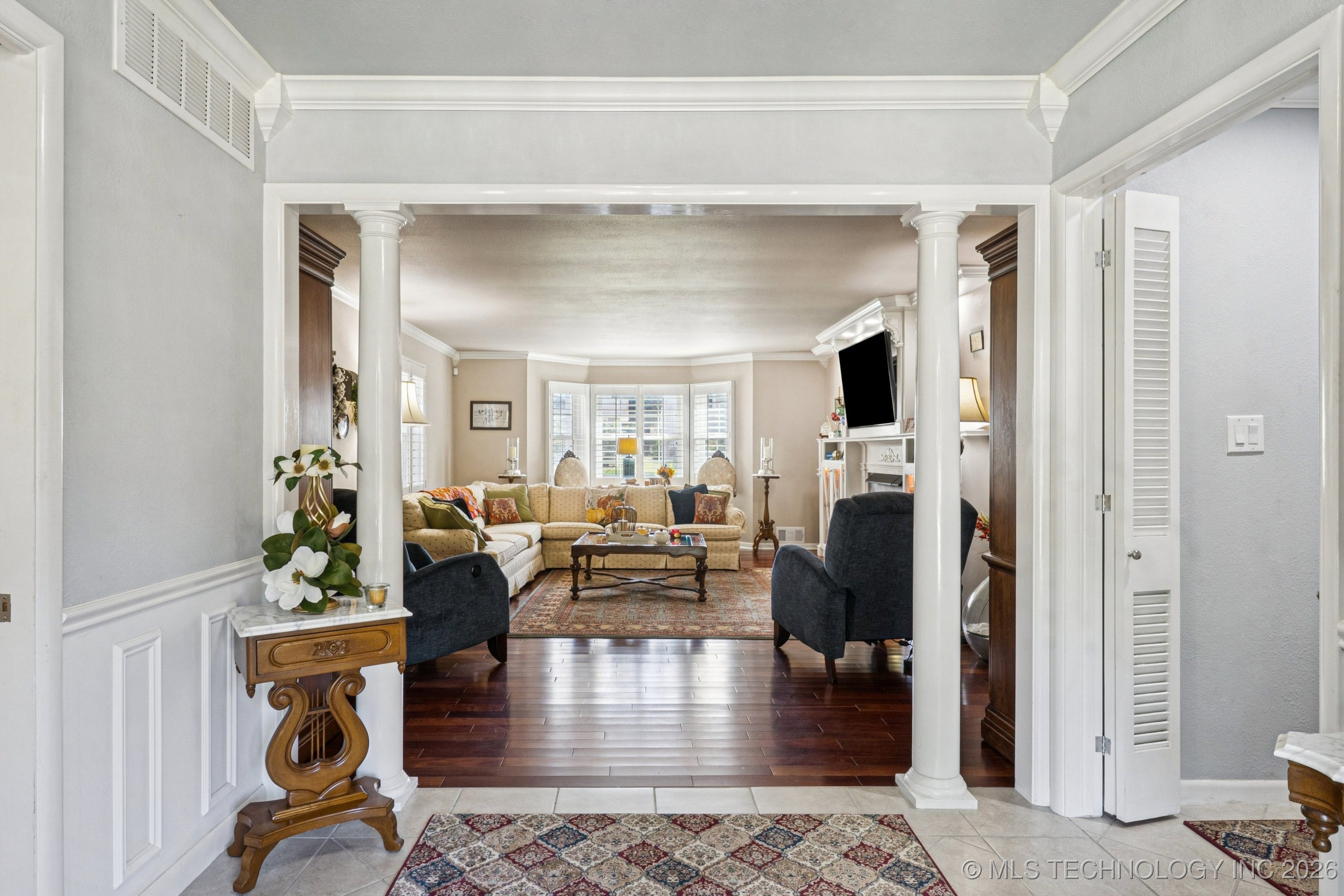 1300 E 7th Street Property Photo 6