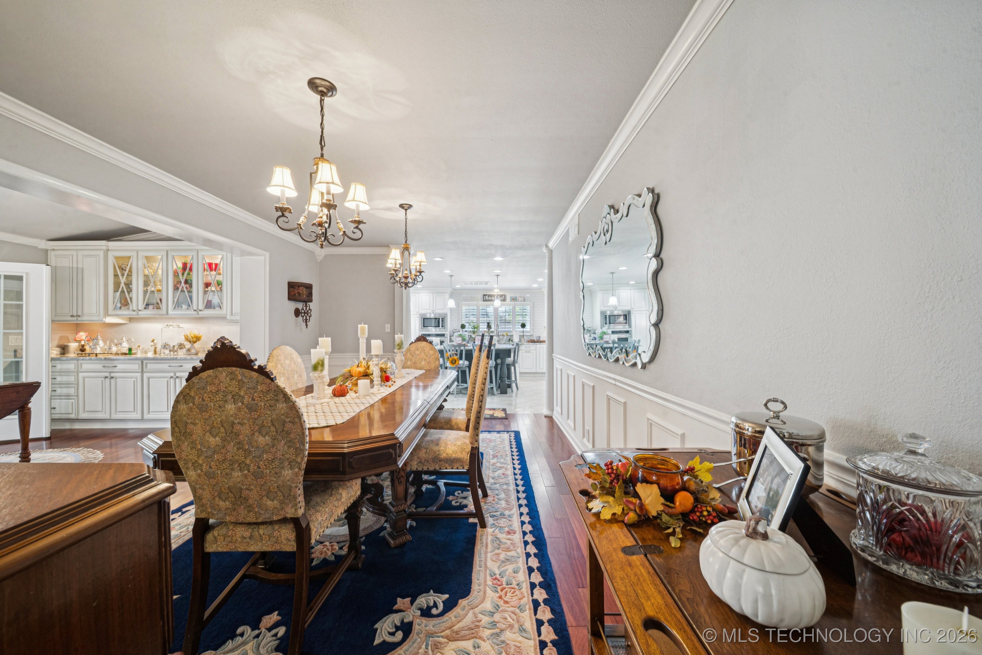 1300 E 7th Street Property Photo 11