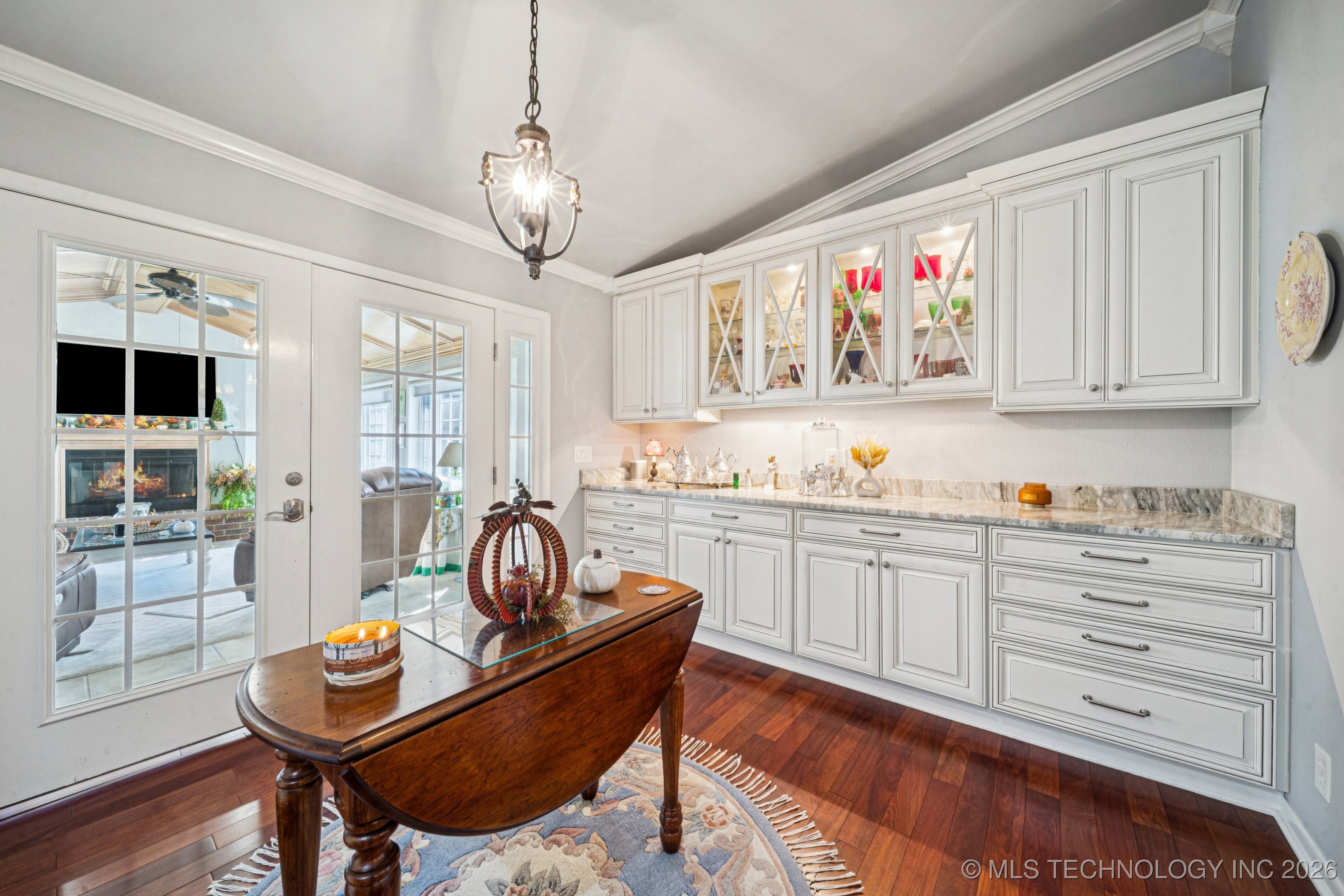 1300 E 7th Street Property Photo 14