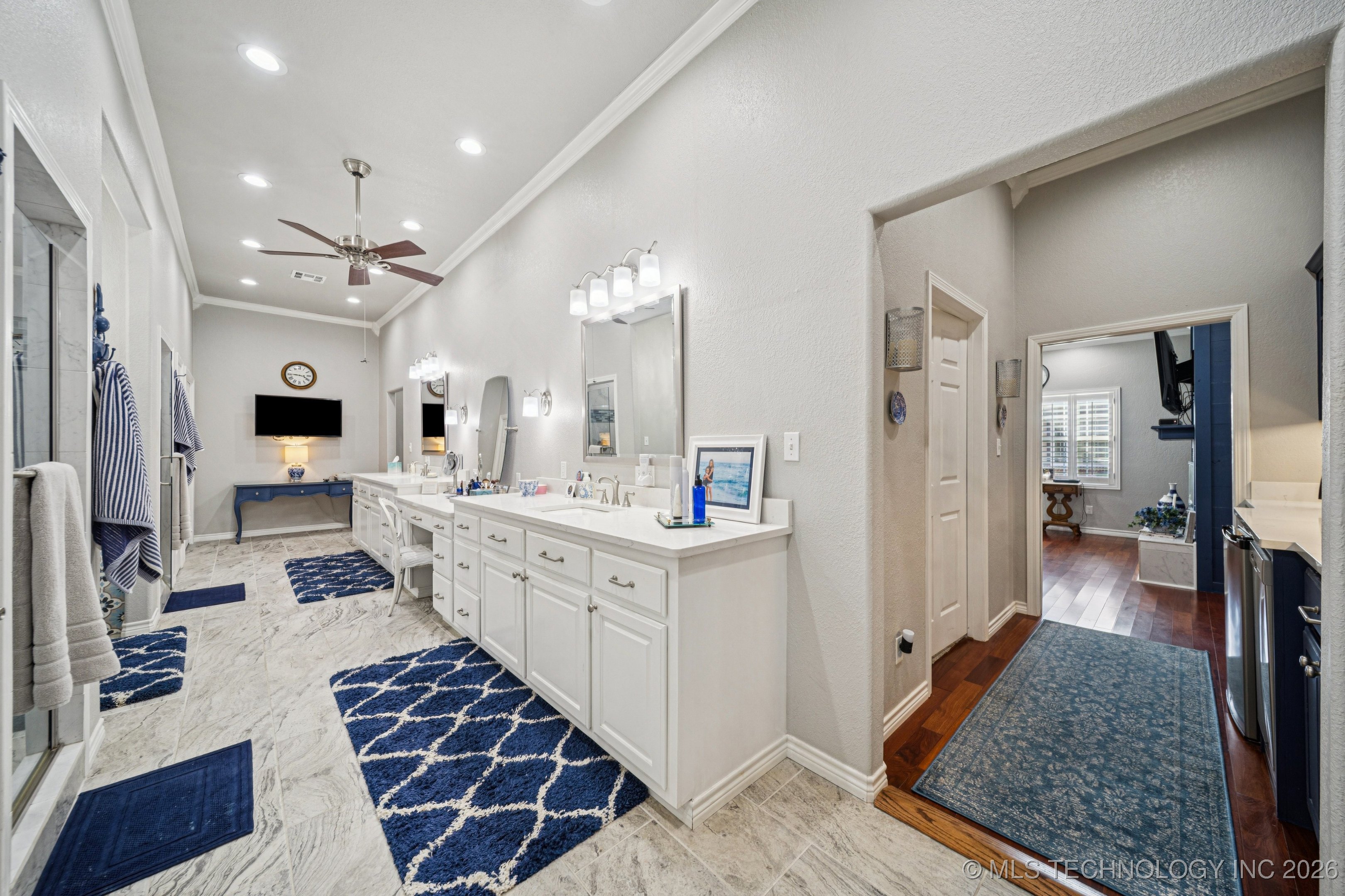 1300 E 7th Street Property Photo 36