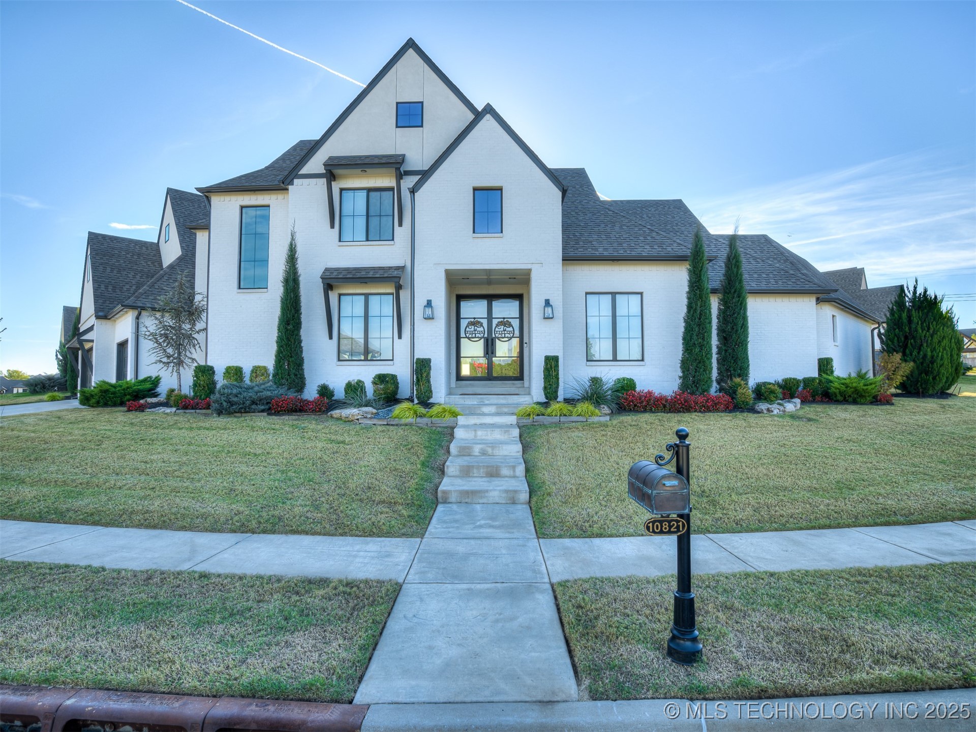 10821 S Fir Street Property Photo 1