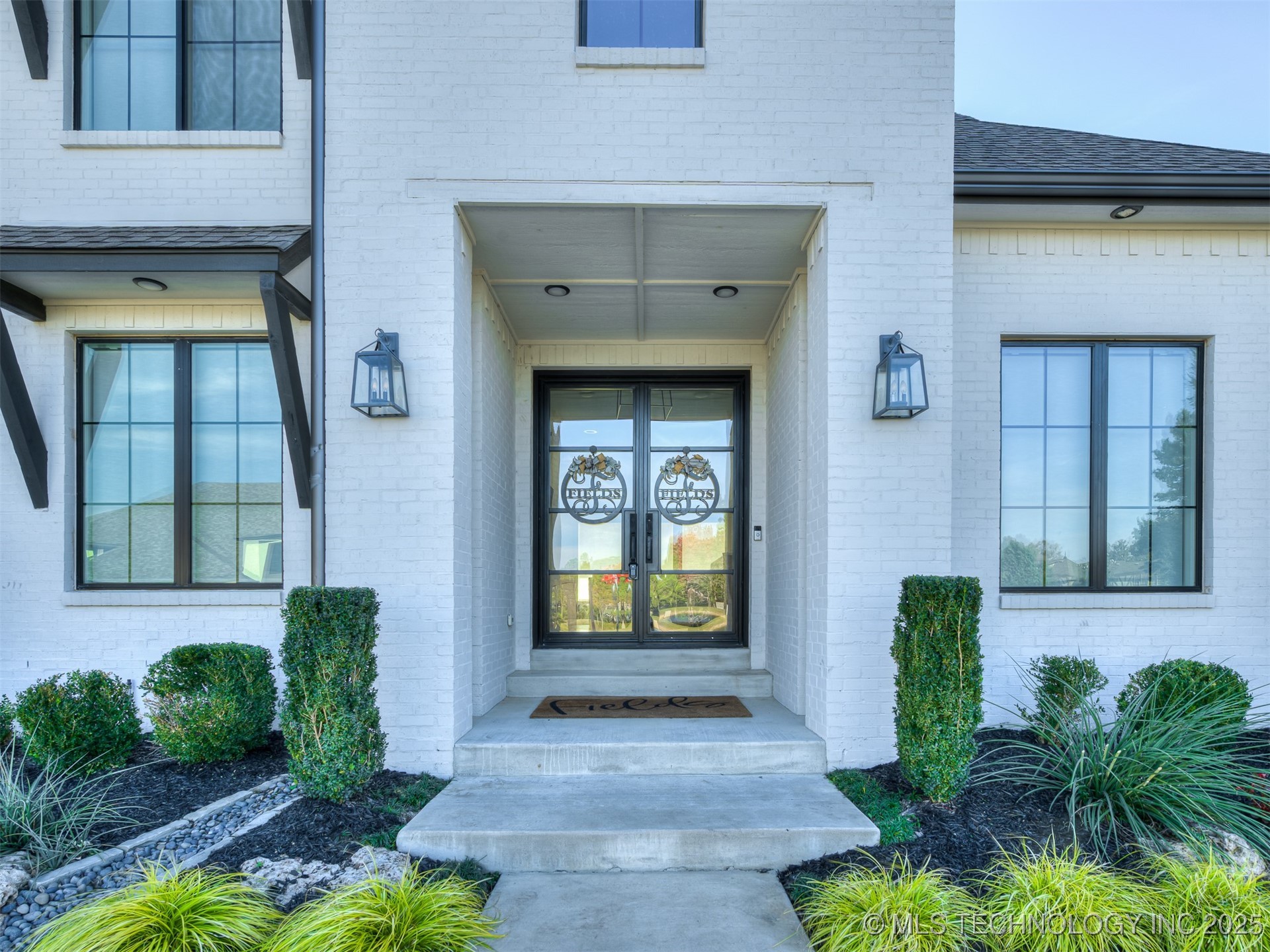 10821 S Fir Street Property Photo 2