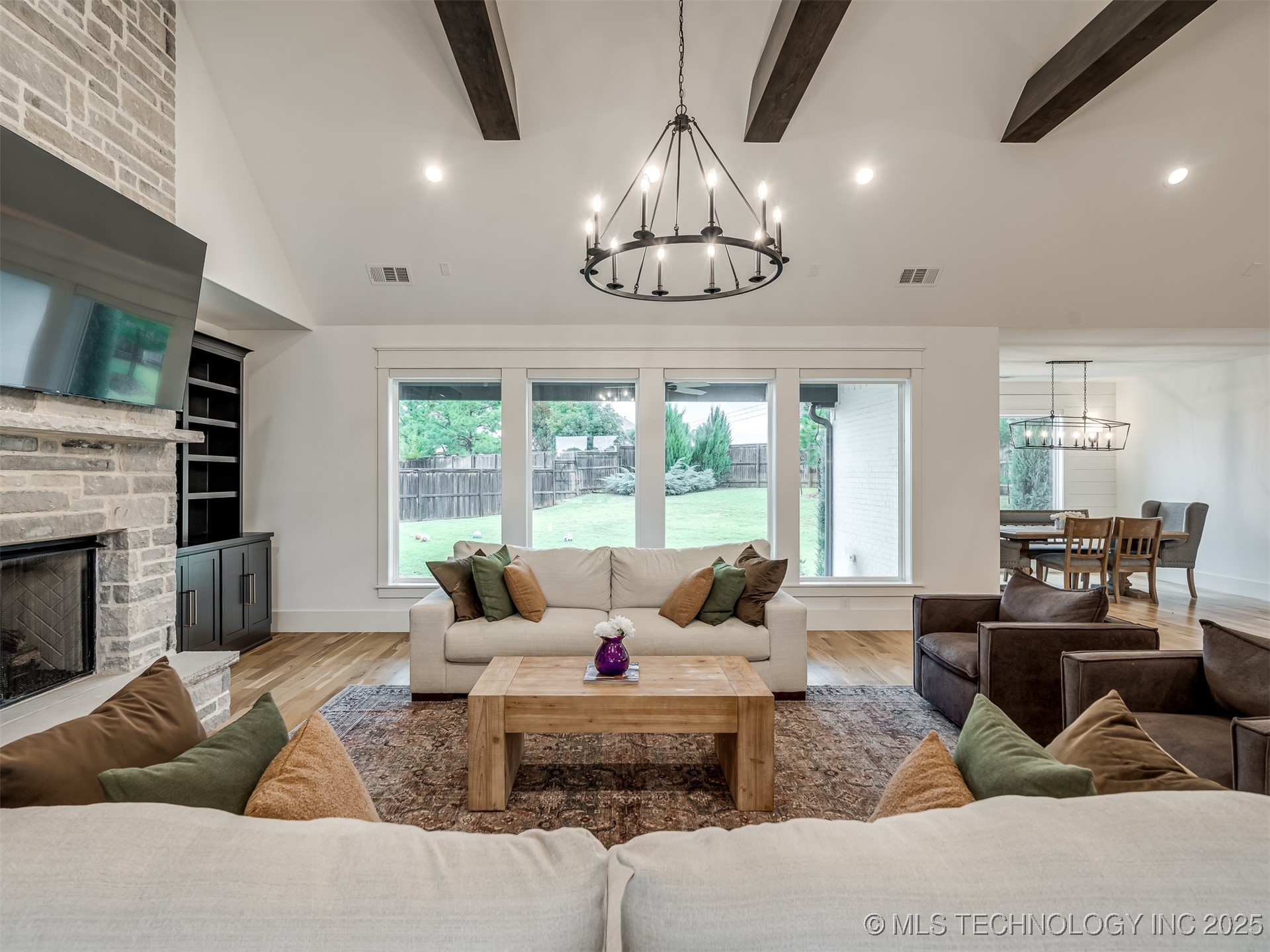 10821 S Fir Street Property Photo 5