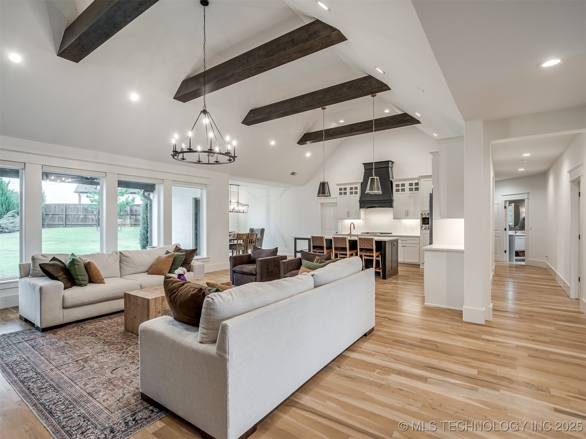 10821 S Fir Street Property Photo 7