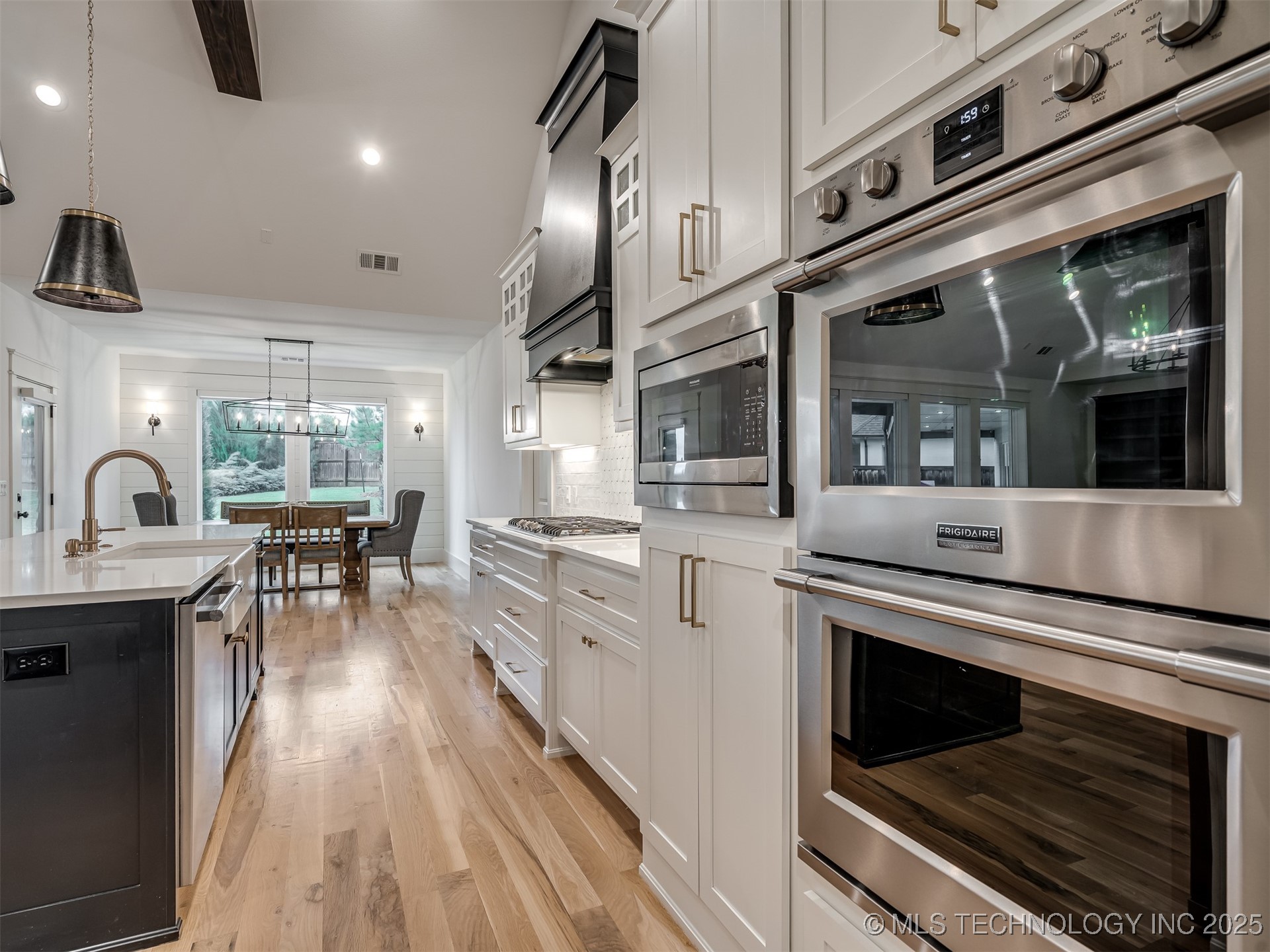 10821 S Fir Street Property Photo 15