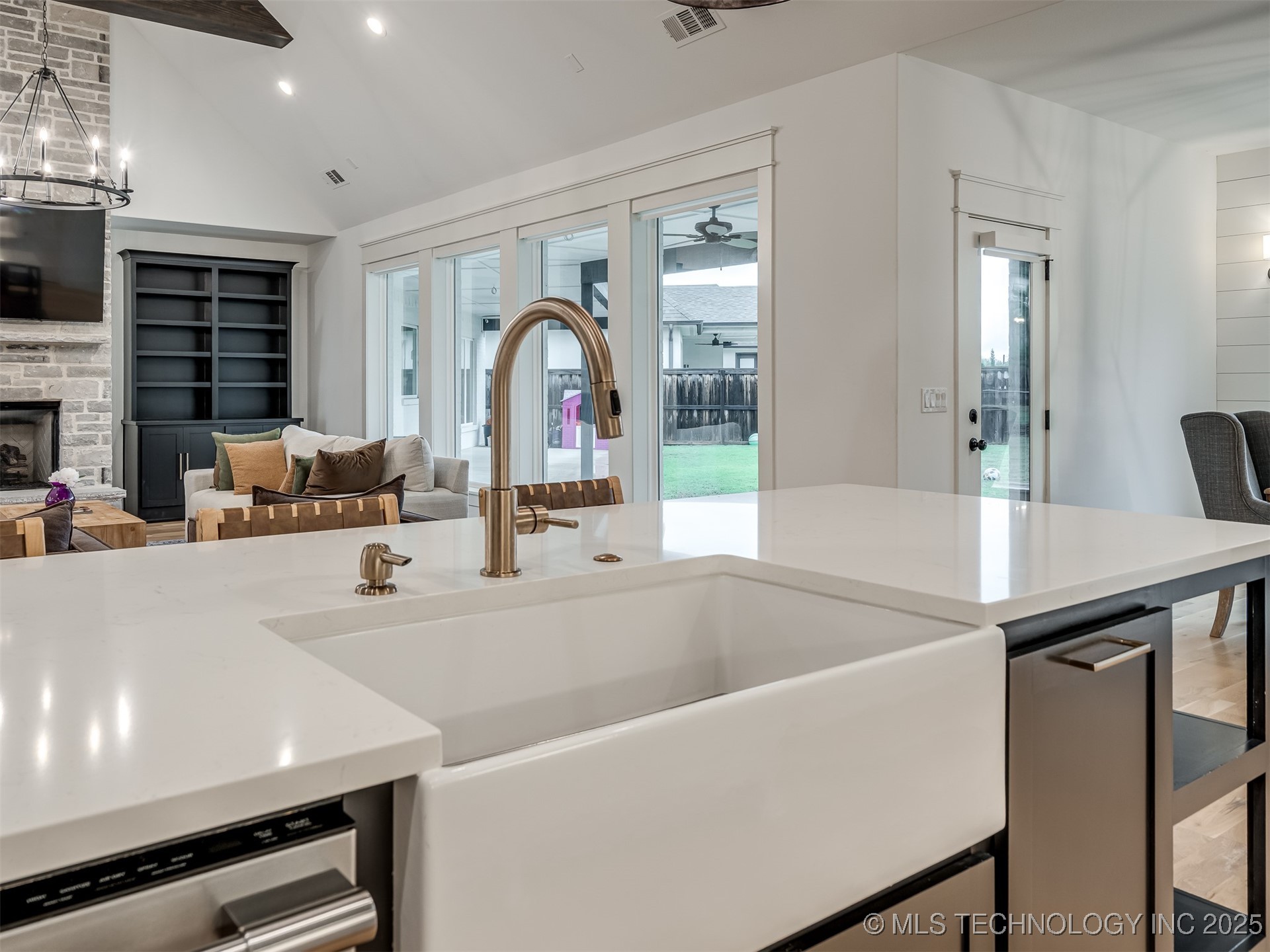 10821 S Fir Street Property Photo 17