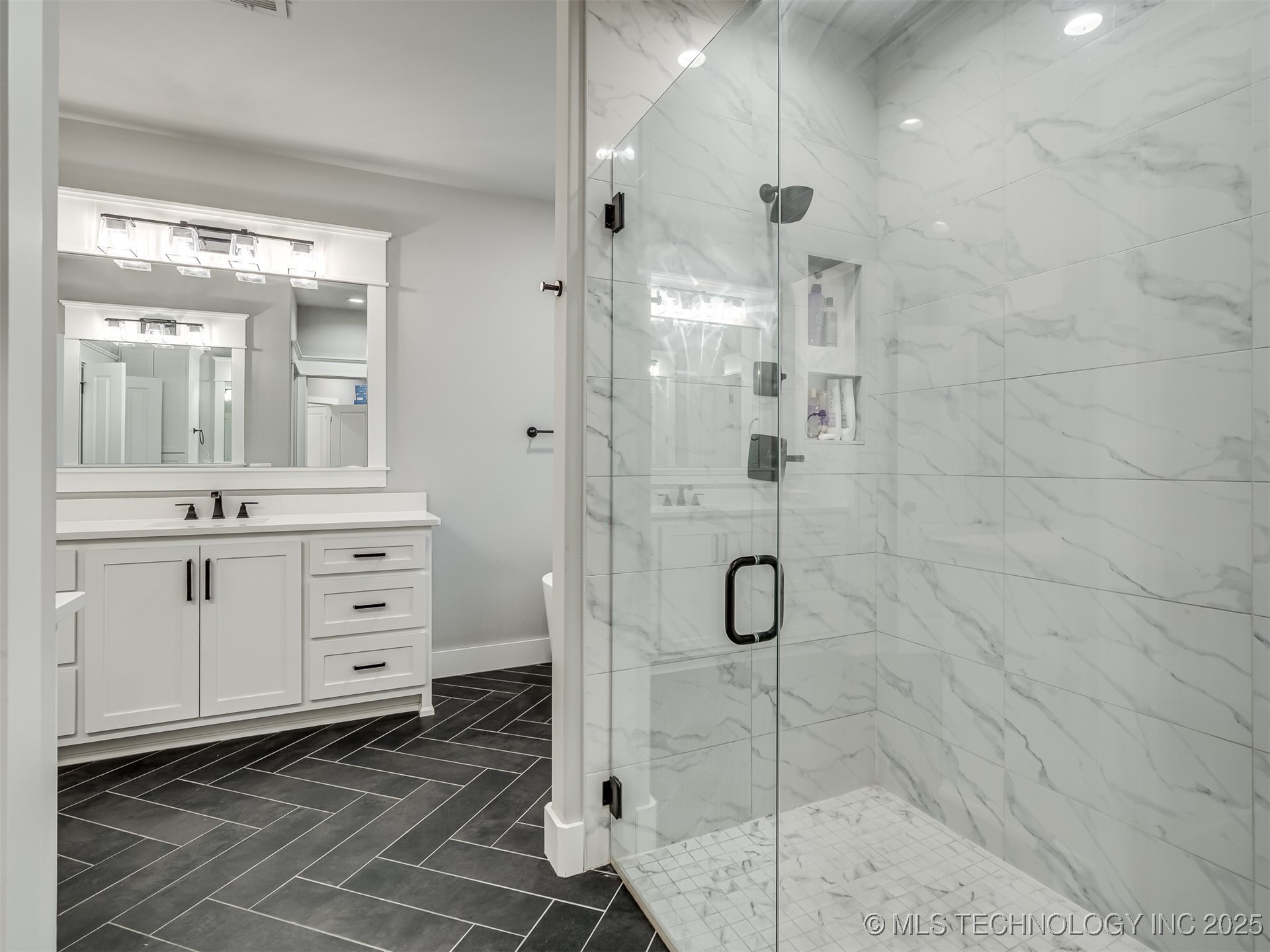 10821 S Fir Street Property Photo 34