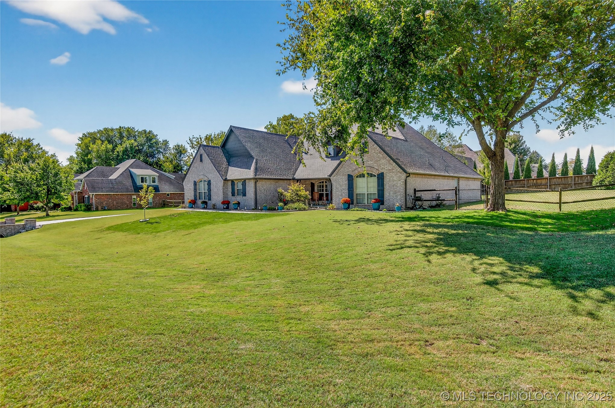 8432 N 68th East Avenue Property Photo 3