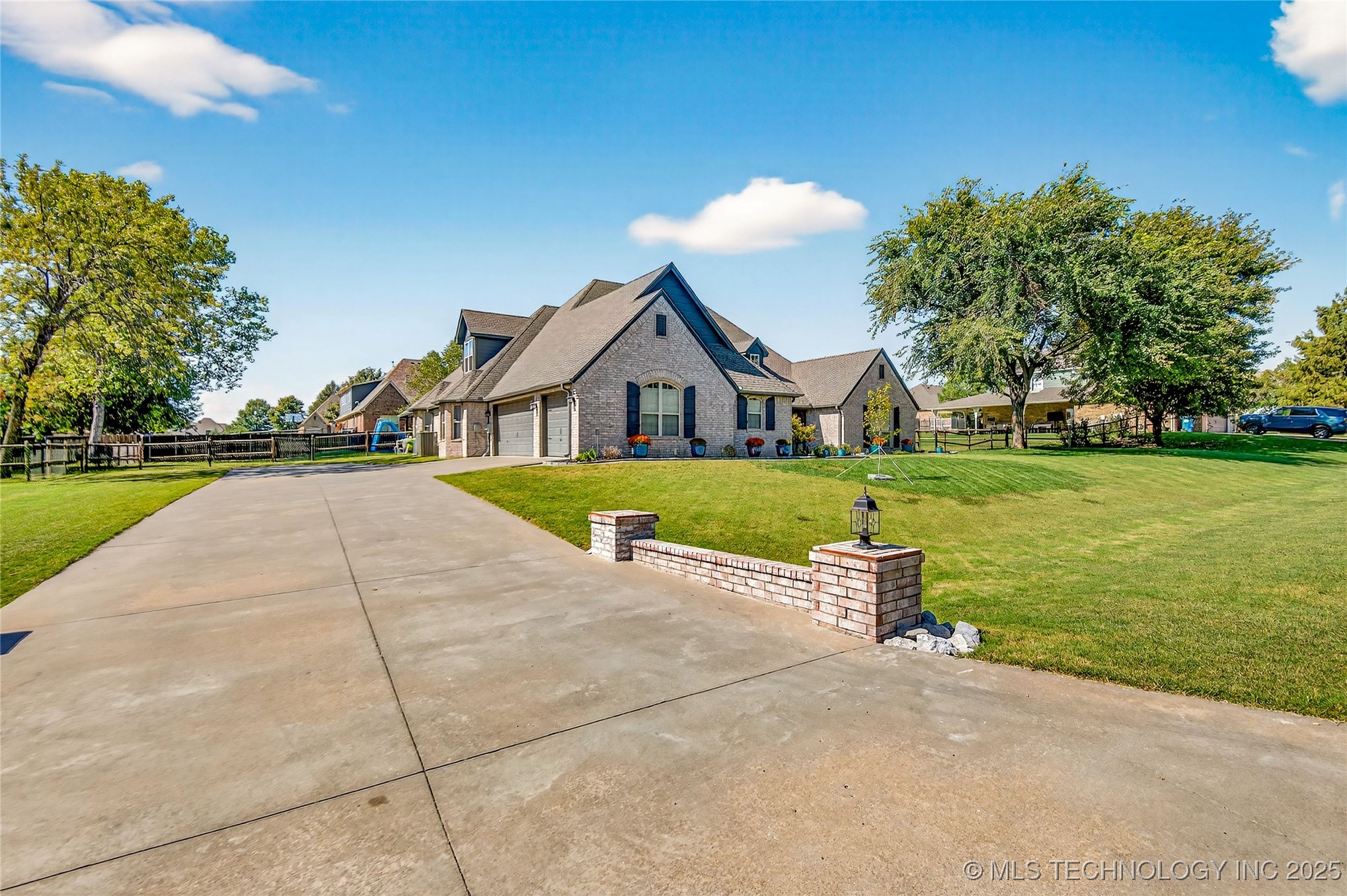 8432 N 68th East Avenue Property Photo 4