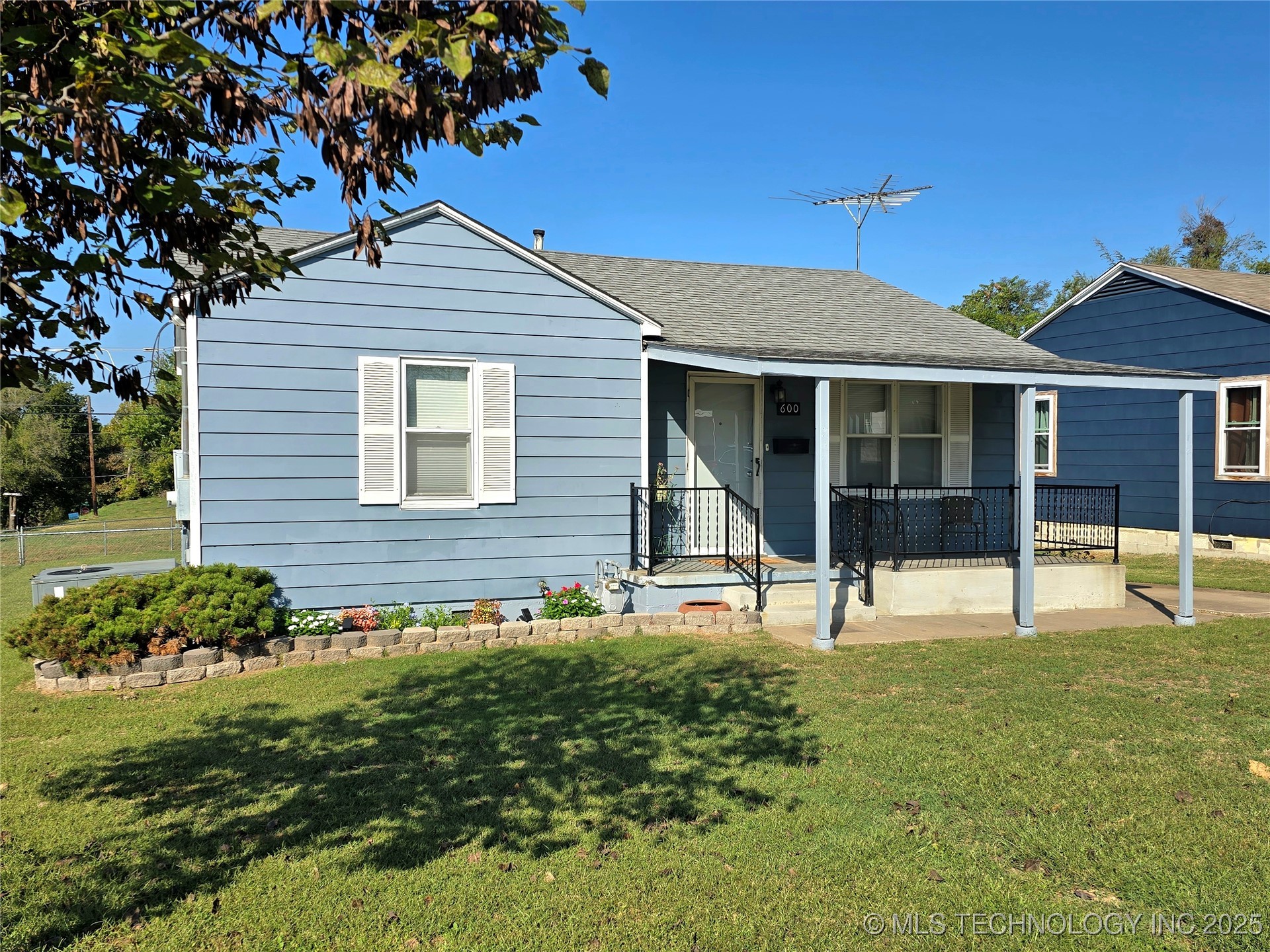 600 N Franklin Avenue Property Photo 3