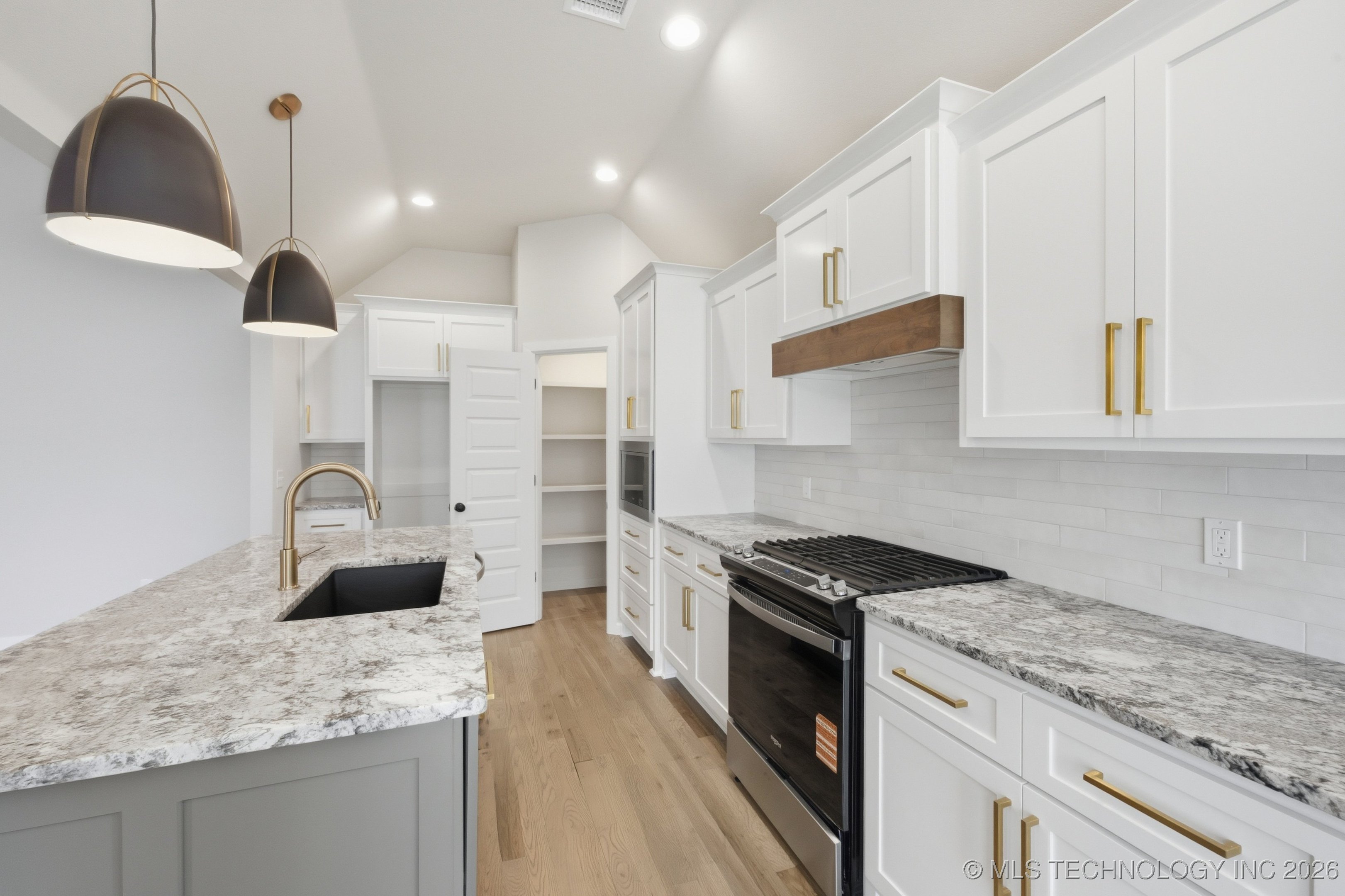 23170 E 106th Place S Property Photo 9